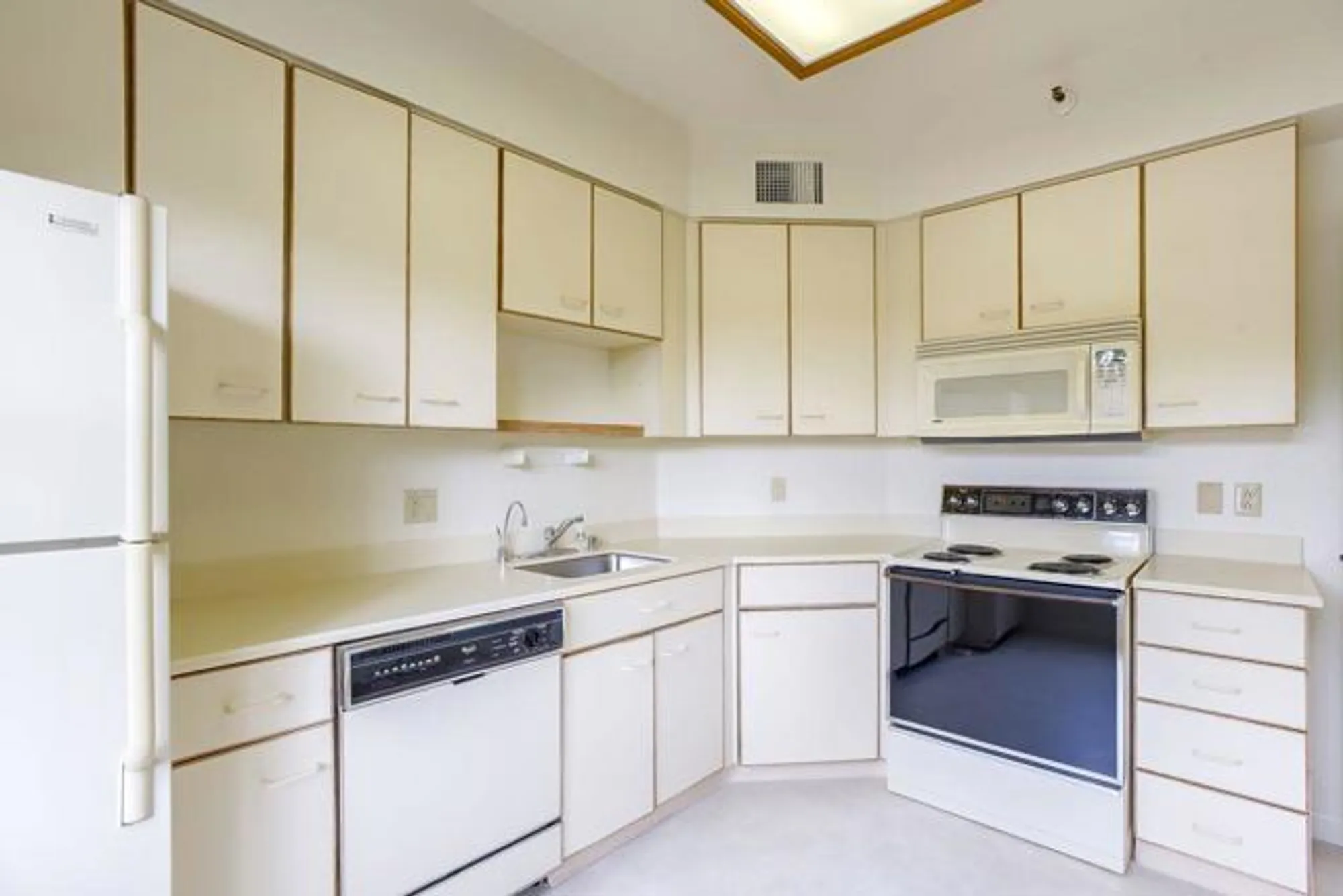 Property Slideshow image 25 of 66 | 1 baldwin ave 217, San Mateo, CA, 94401