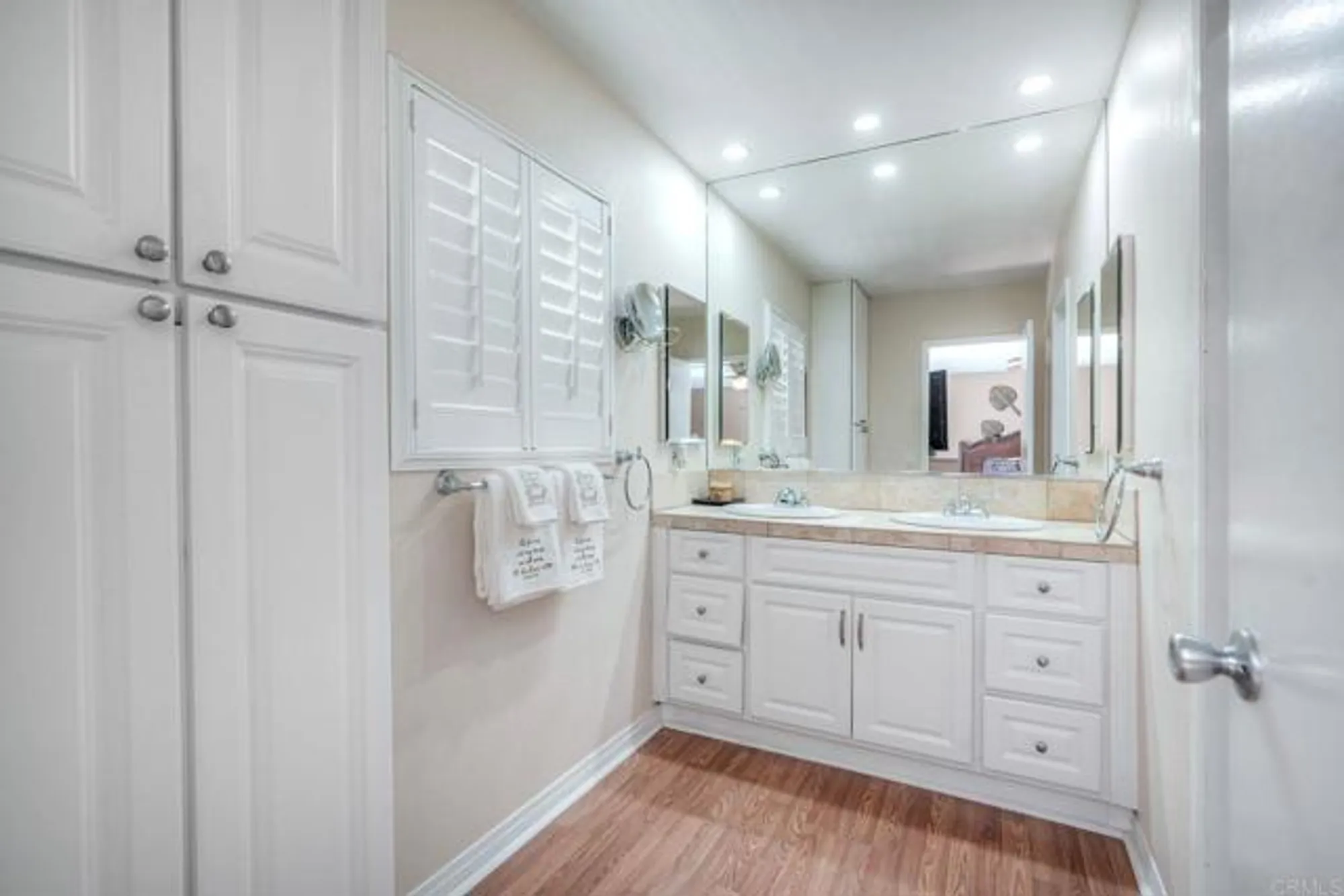 Property Slideshow image 27 of 46 | 10629 meadow glen way, Escondido, CA, 92026