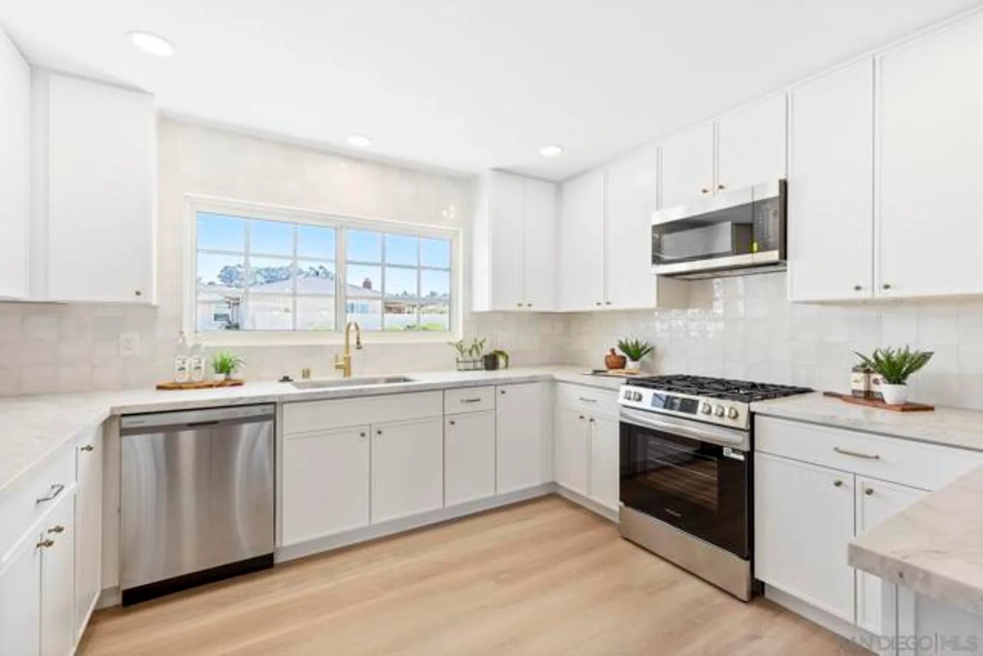 Property Slideshow image 15 of 34 | 12494 senda rd, San Diego, CA, 92128