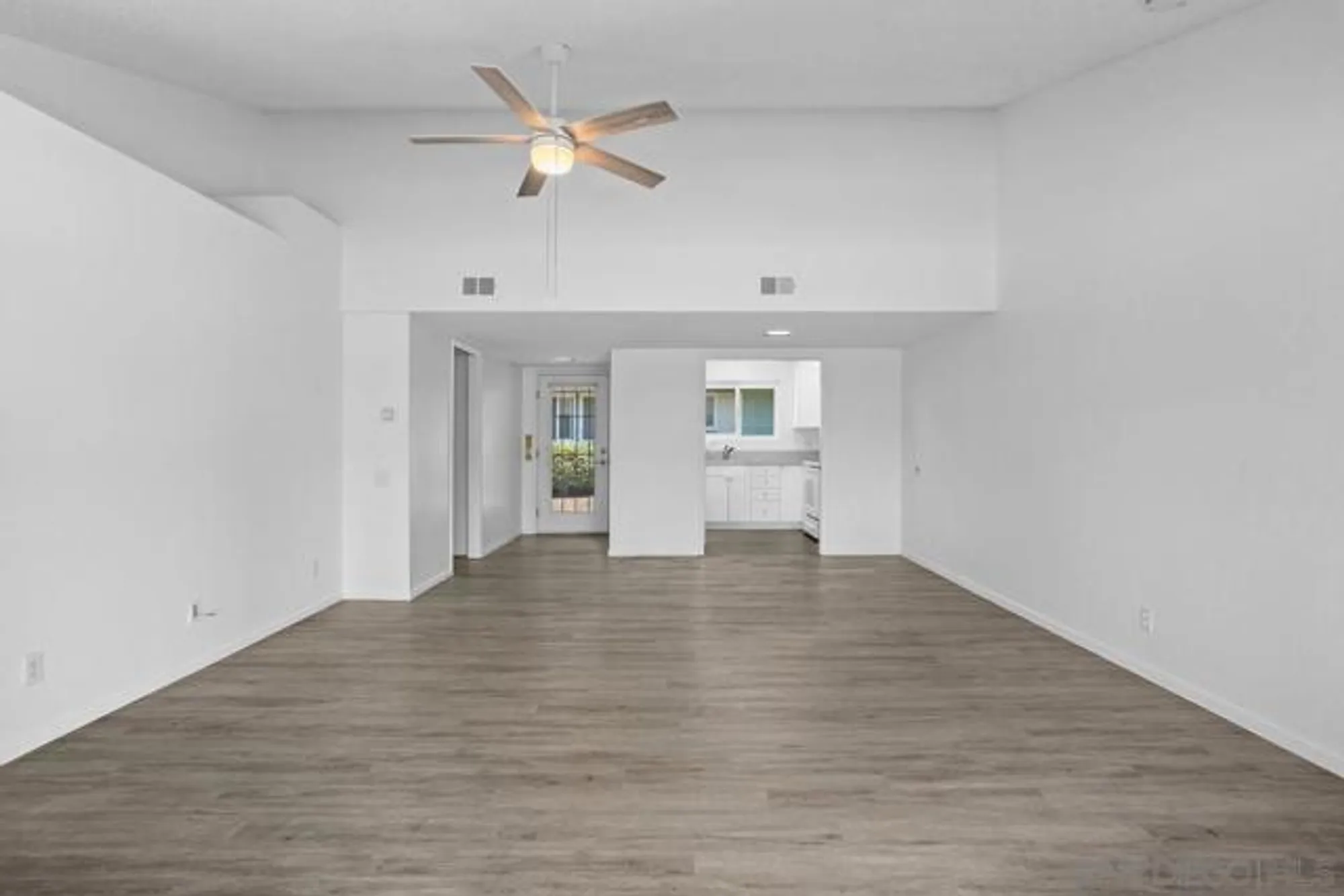 Property Slideshow image 11 of 20 | 3760 vista campana 48, Oceanside, CA, 92057