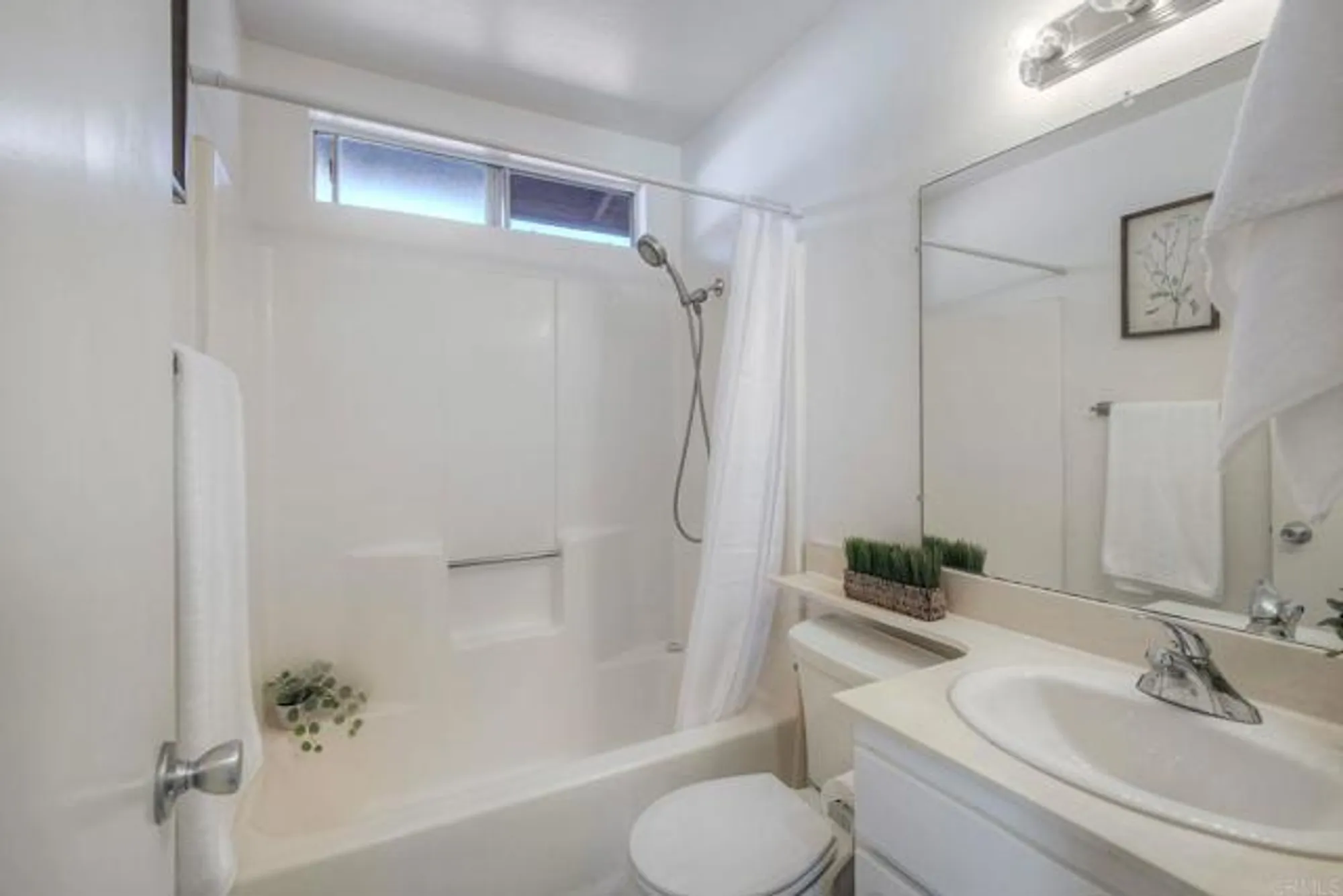 Property Slideshow image 20 of 31 | 4564 quailridge dr, Oceanside, CA, 92056