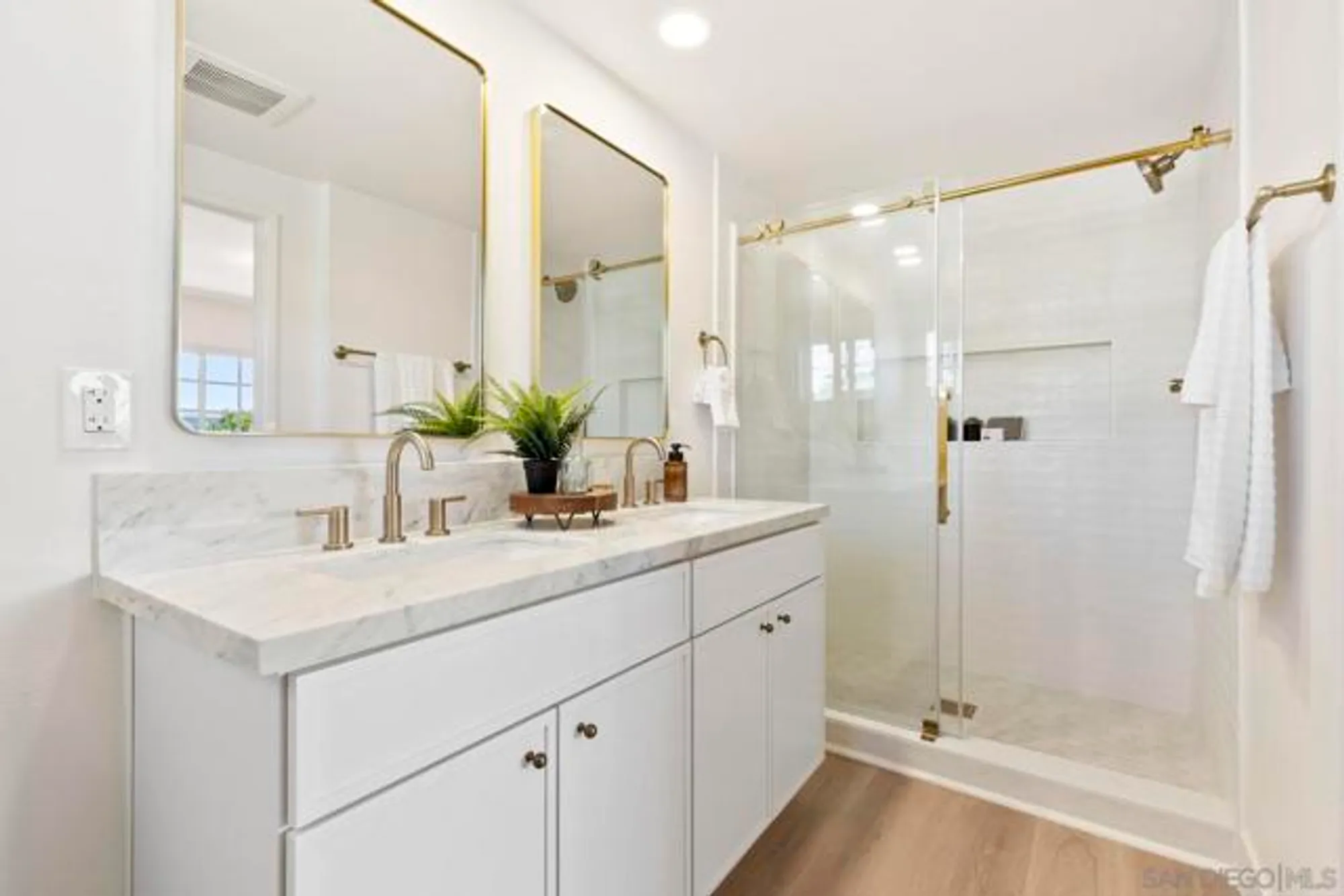 Property Slideshow image 23 of 34 | 12494 senda rd, San Diego, CA, 92128