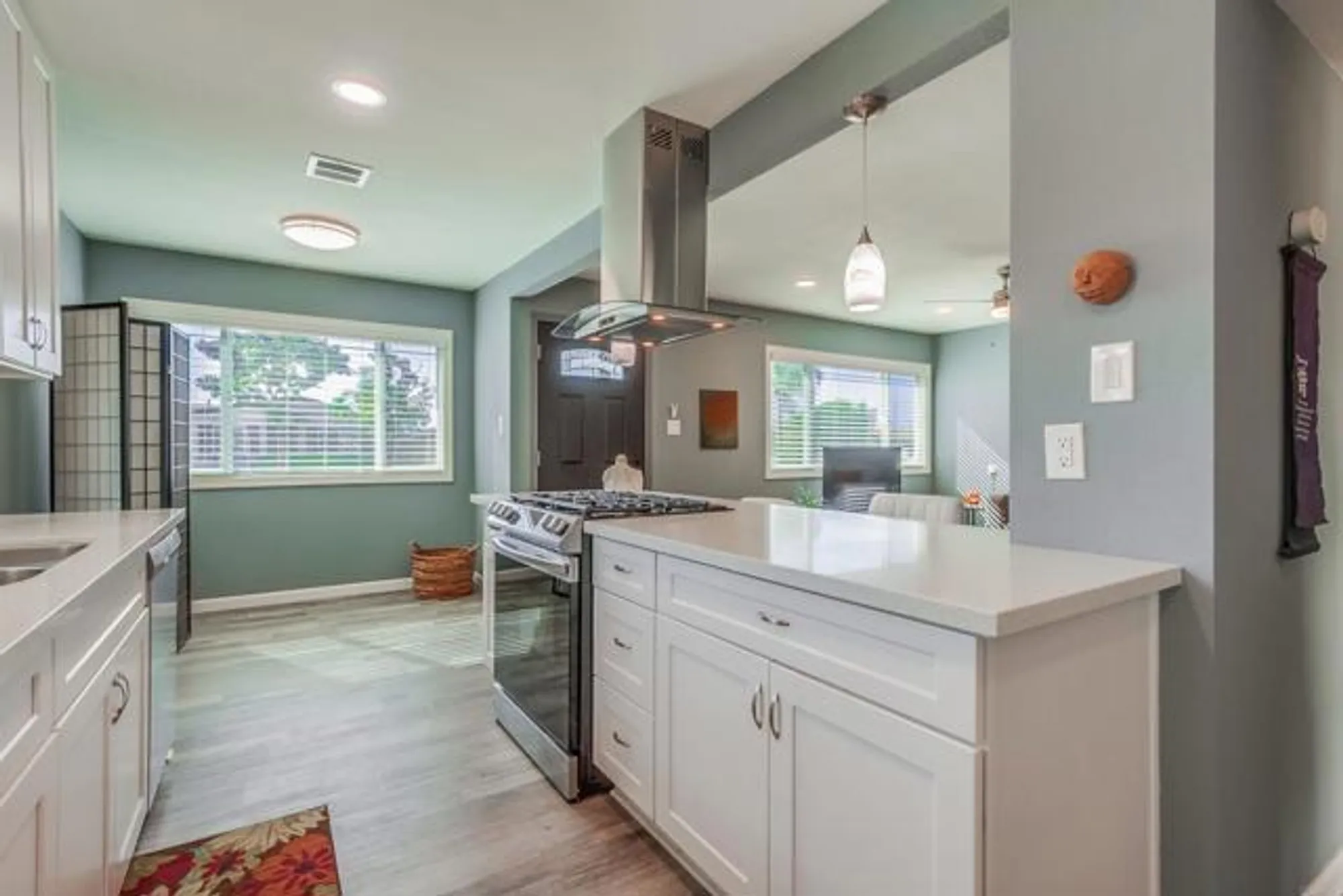 Property Slideshow image 14 of 32 | 3196 buena hills dr, Oceanside, CA, 92056
