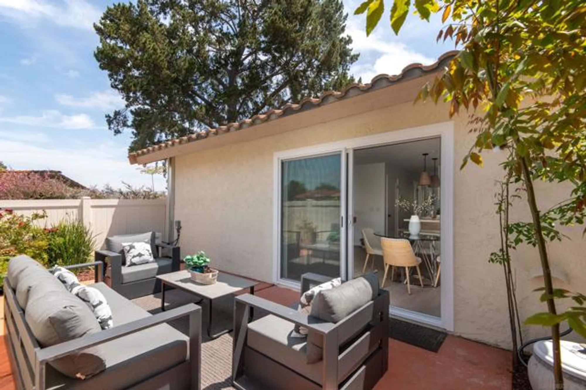 Property Slideshow image 14 of 36 | 1829 forestdale dr, Encinitas, CA, 92024