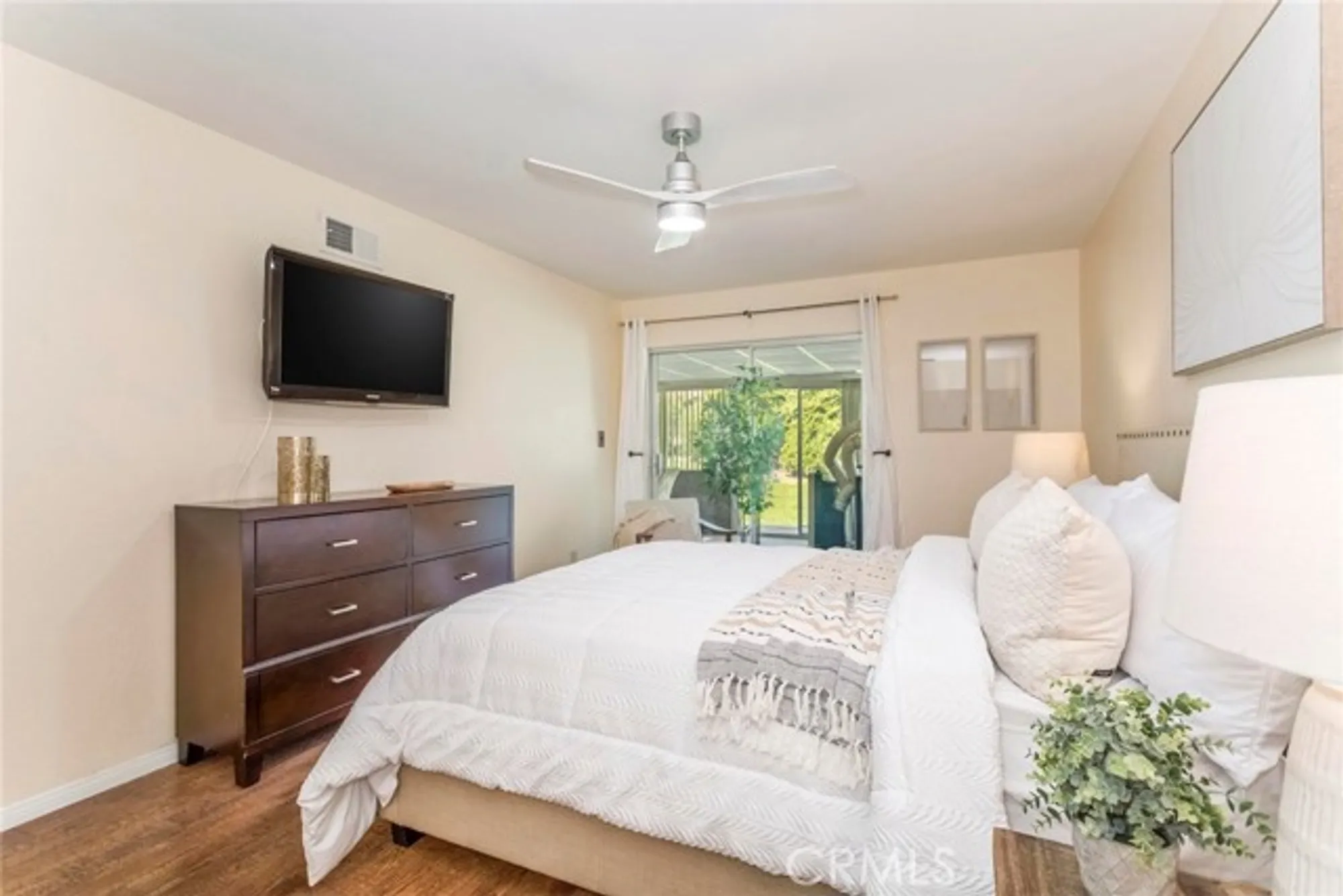 Property Slideshow image 23 of 59 | 26751 winsome cir, Newhall, CA, 91321