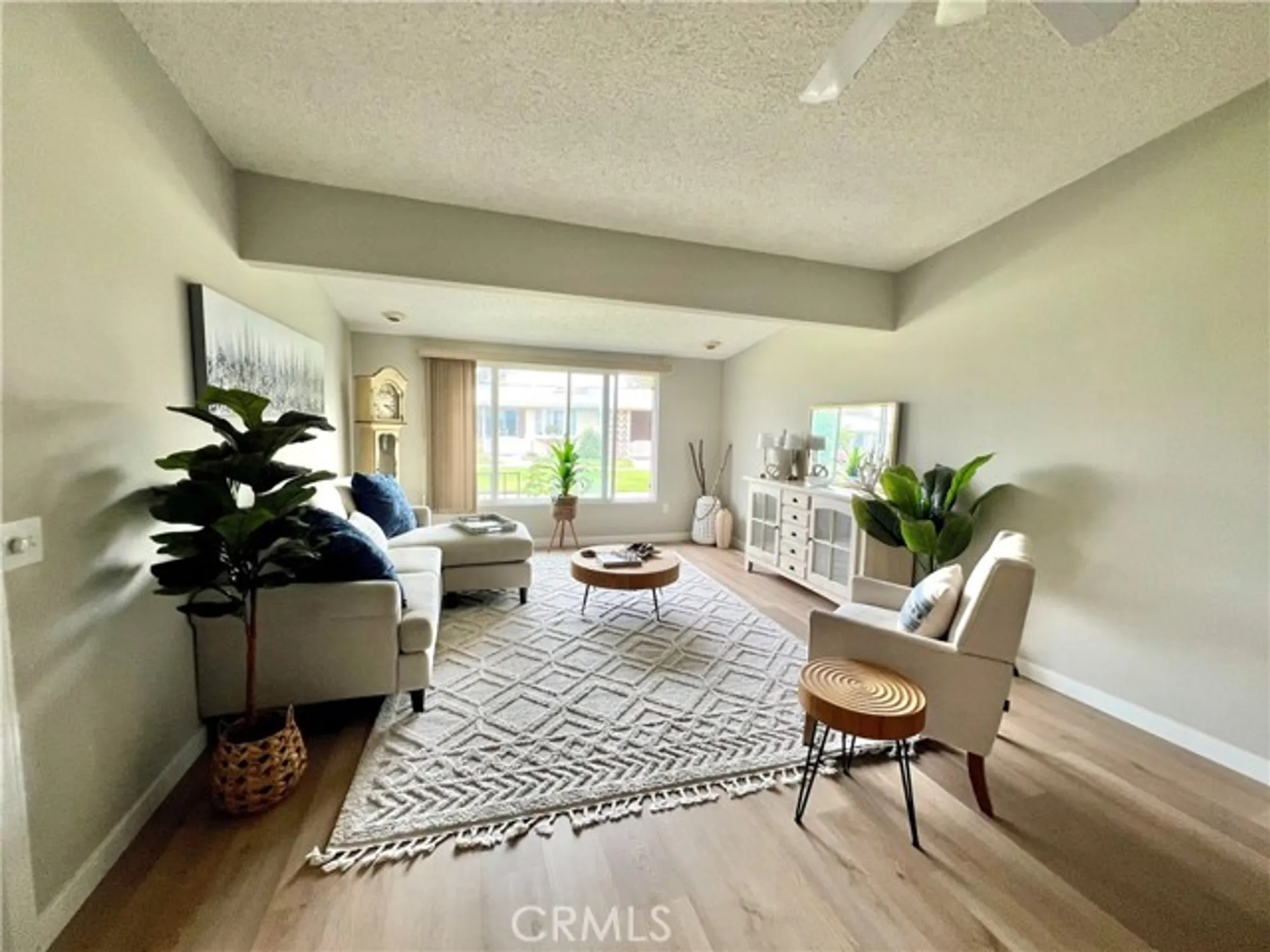 Property Slideshow image 9 of 16 | 13580 medinac ln, Seal Beach, CA, 90740