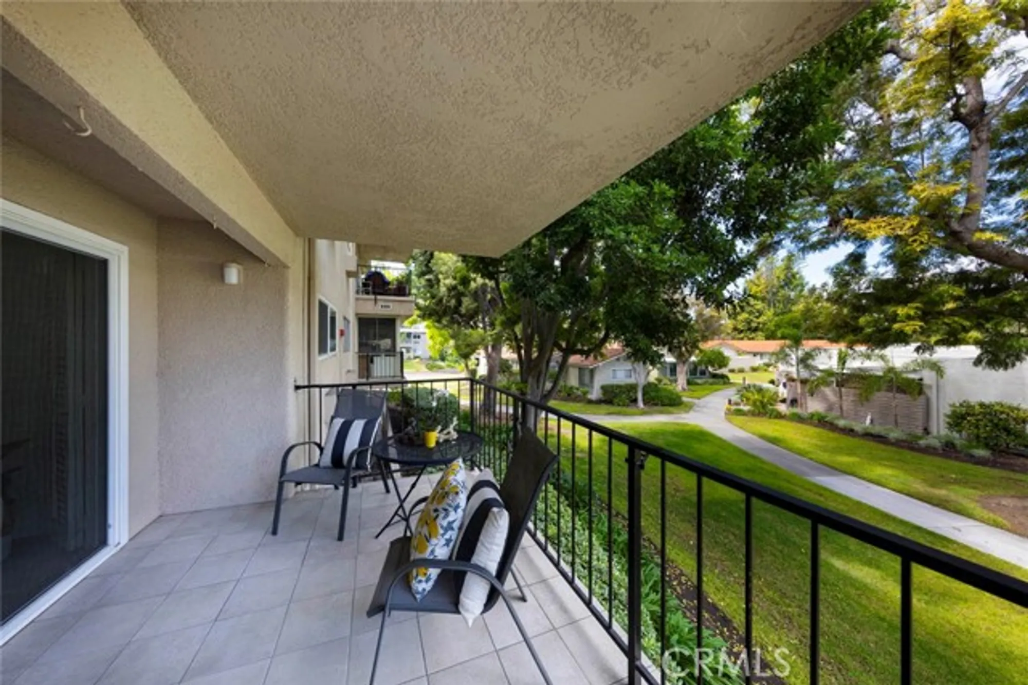 Property Slideshow image 14 of 21 | 2370 via mariposa 1b, Laguna Woods, CA, 92637