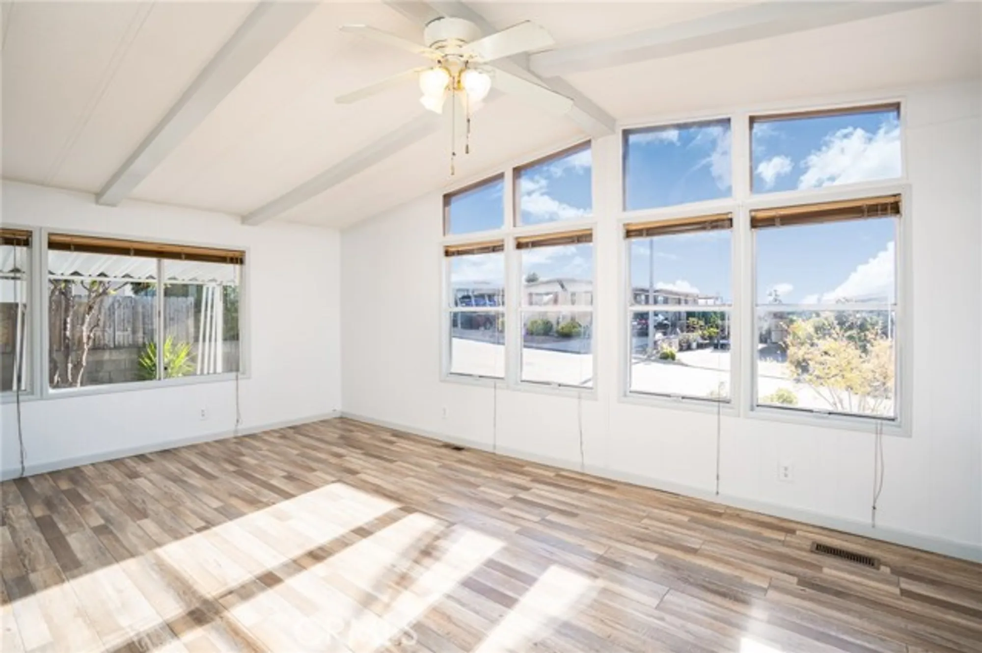 Property Slideshow image 17 of 50 | 38200 via del largo, Murrieta, CA, 92563