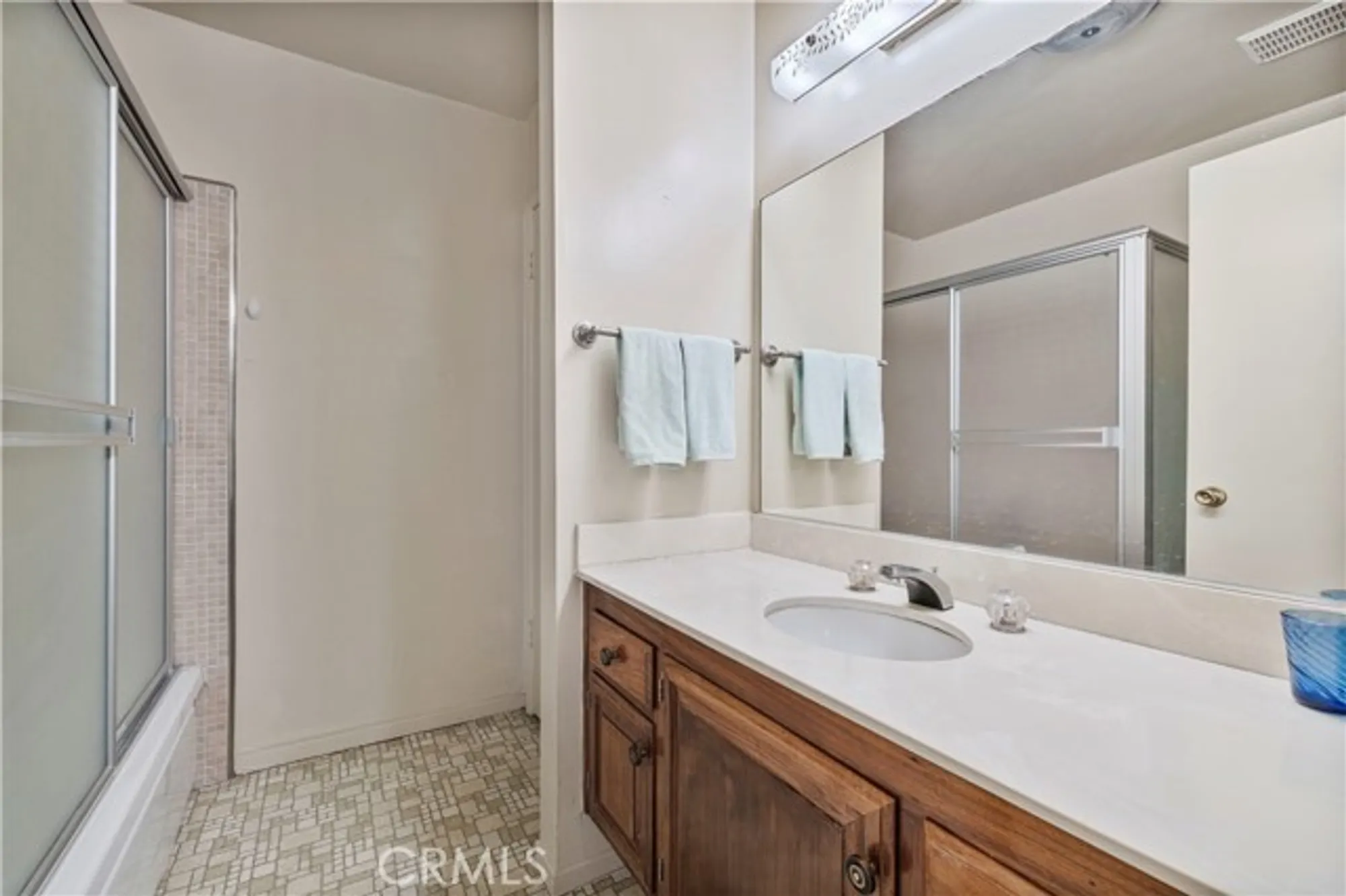 Property Slideshow image 10 of 34 | 26838 avenue of the oaks c, Newhall, CA, 91321