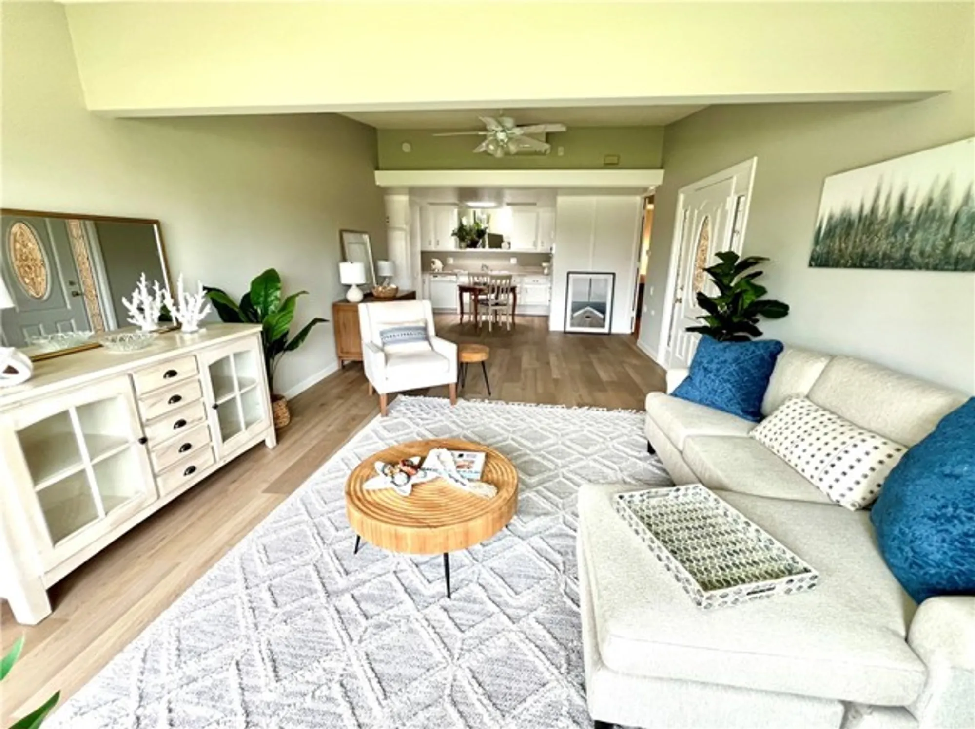 Property Slideshow image 11 of 16 | 13580 medinac ln, Seal Beach, CA, 90740