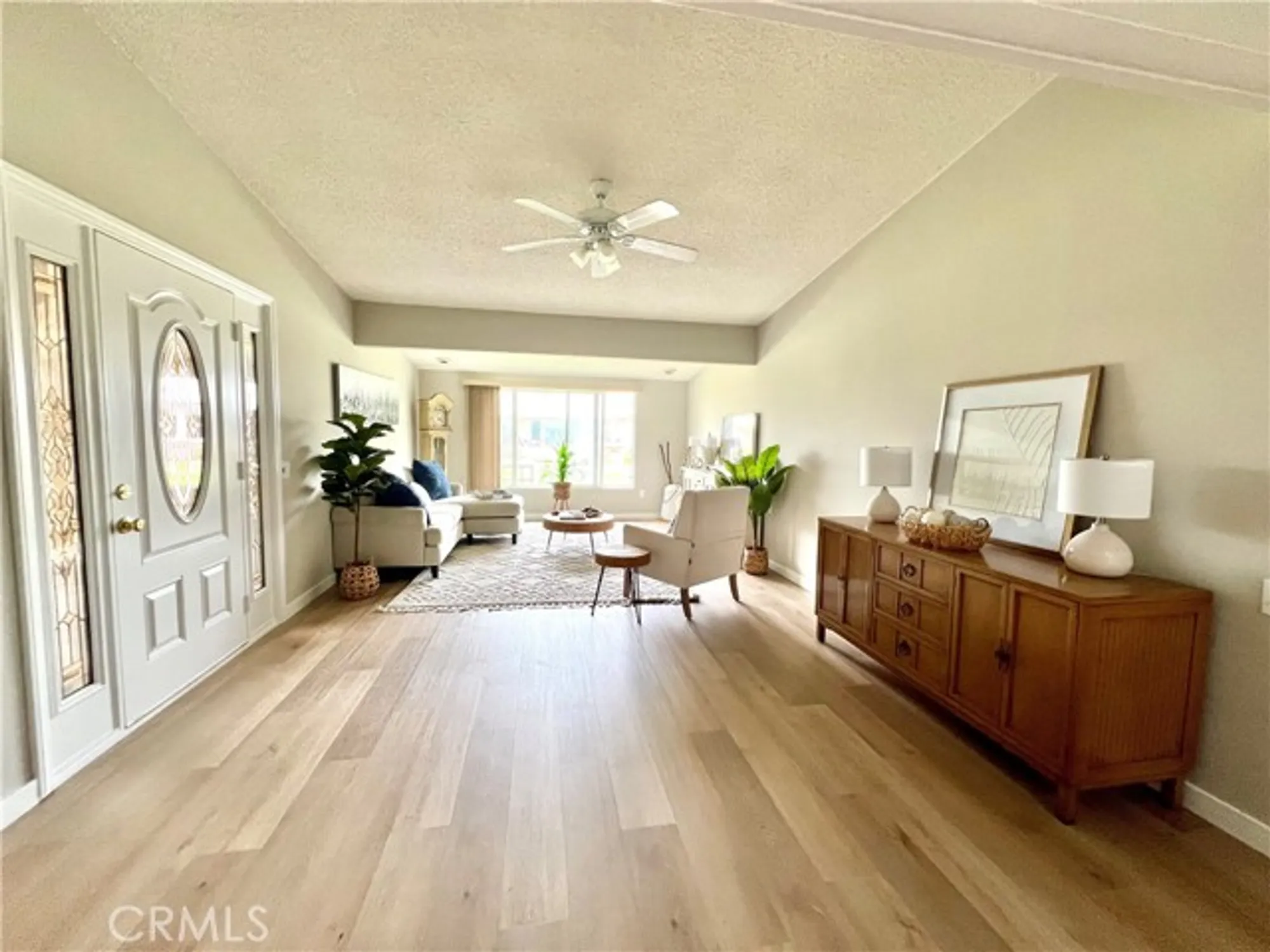 Property Slideshow image 8 of 16 | 13580 medinac ln, Seal Beach, CA, 90740