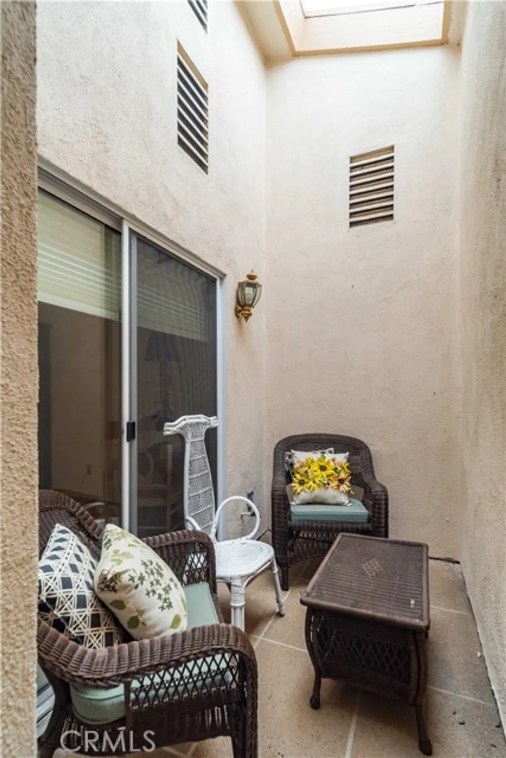 Property Slideshow image 4 of 30 | 19427 oak crossing rd, Newhall, CA, 91321