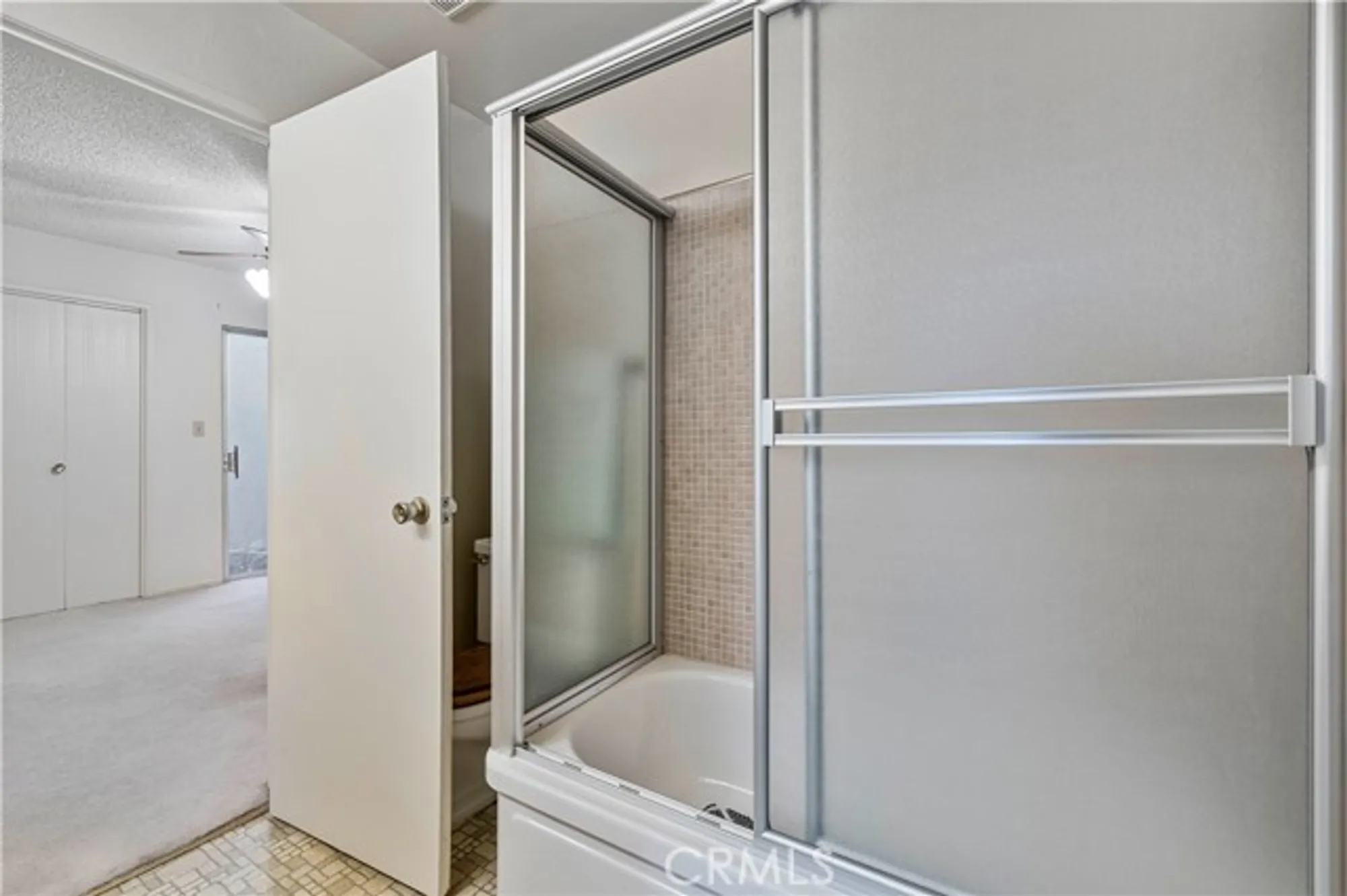 Property Slideshow image 20 of 34 | 26838 avenue of the oaks c, Newhall, CA, 91321