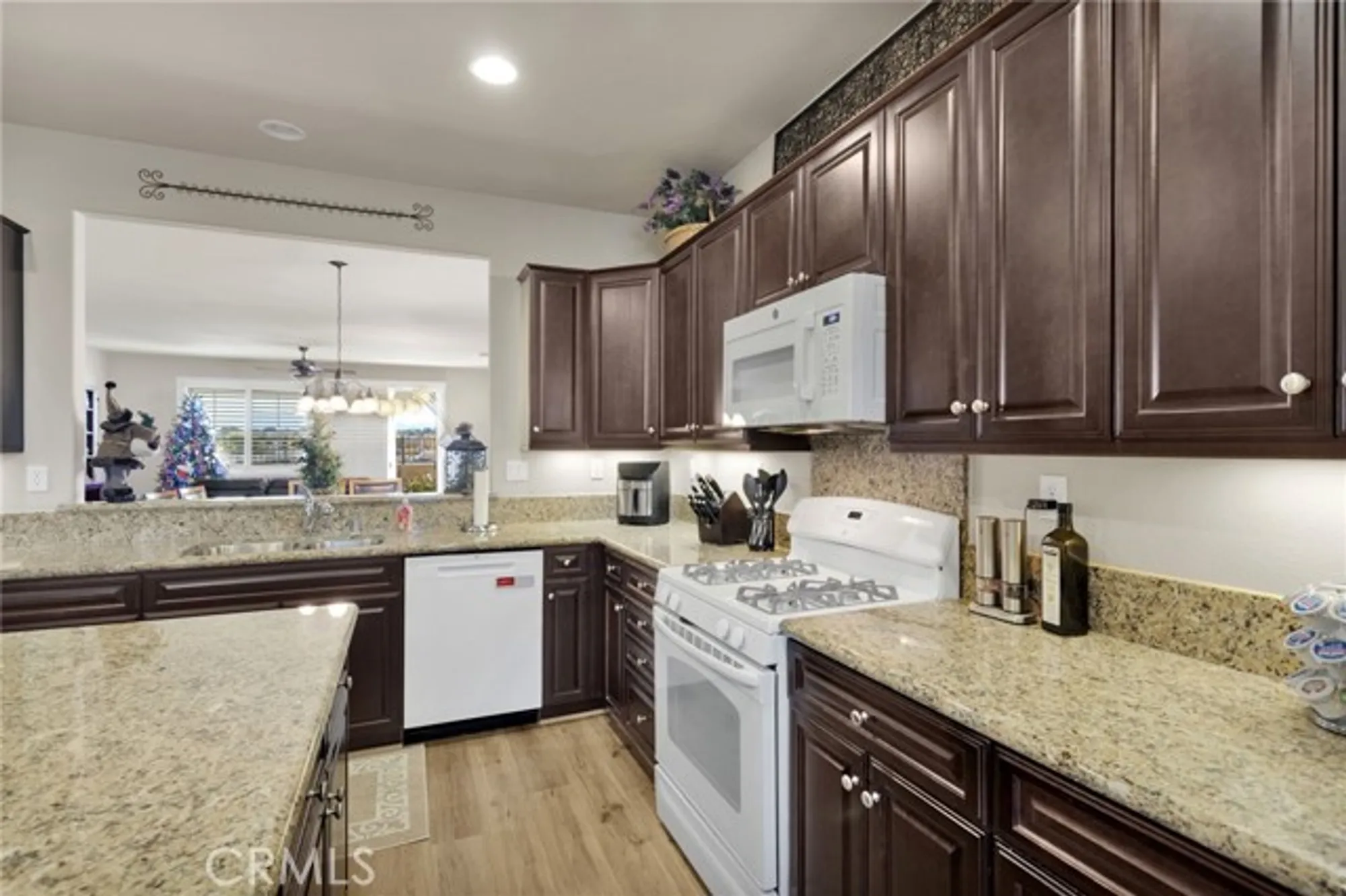 Property Slideshow image 19 of 54 | 10332 darby rd, Apple Valley, CA, 92308