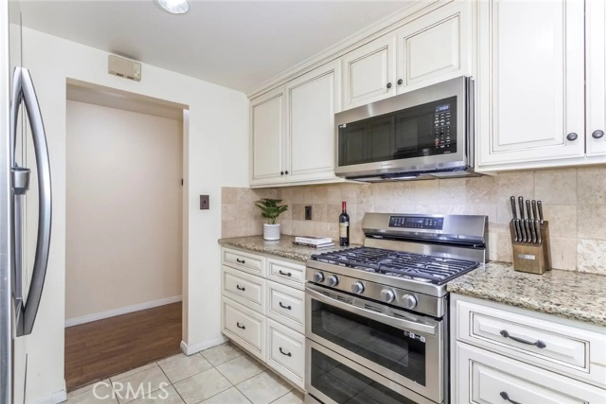 Property Slideshow image 16 of 59 | 26751 winsome cir, Newhall, CA, 91321
