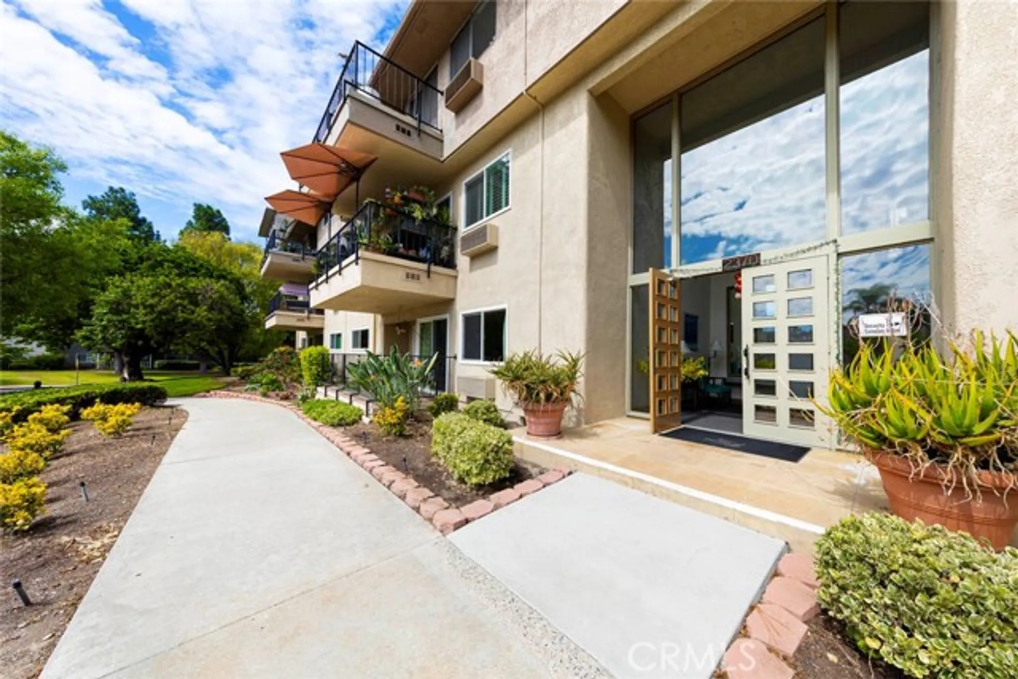 Property Slideshow image 19 of 21 | 2370 via mariposa 1b, Laguna Woods, CA, 92637