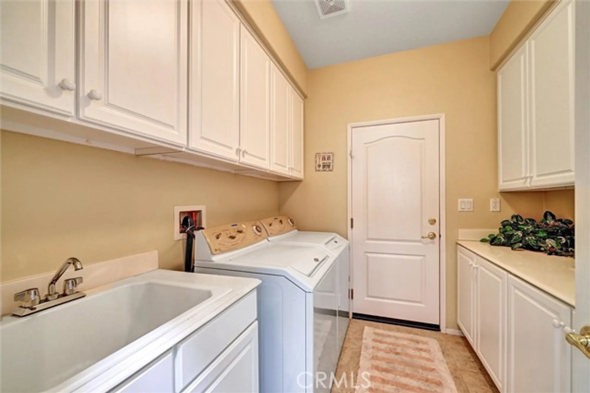 Property Slideshow image 17 of 34 | 39946 via graziana, Murrieta, CA, 92562