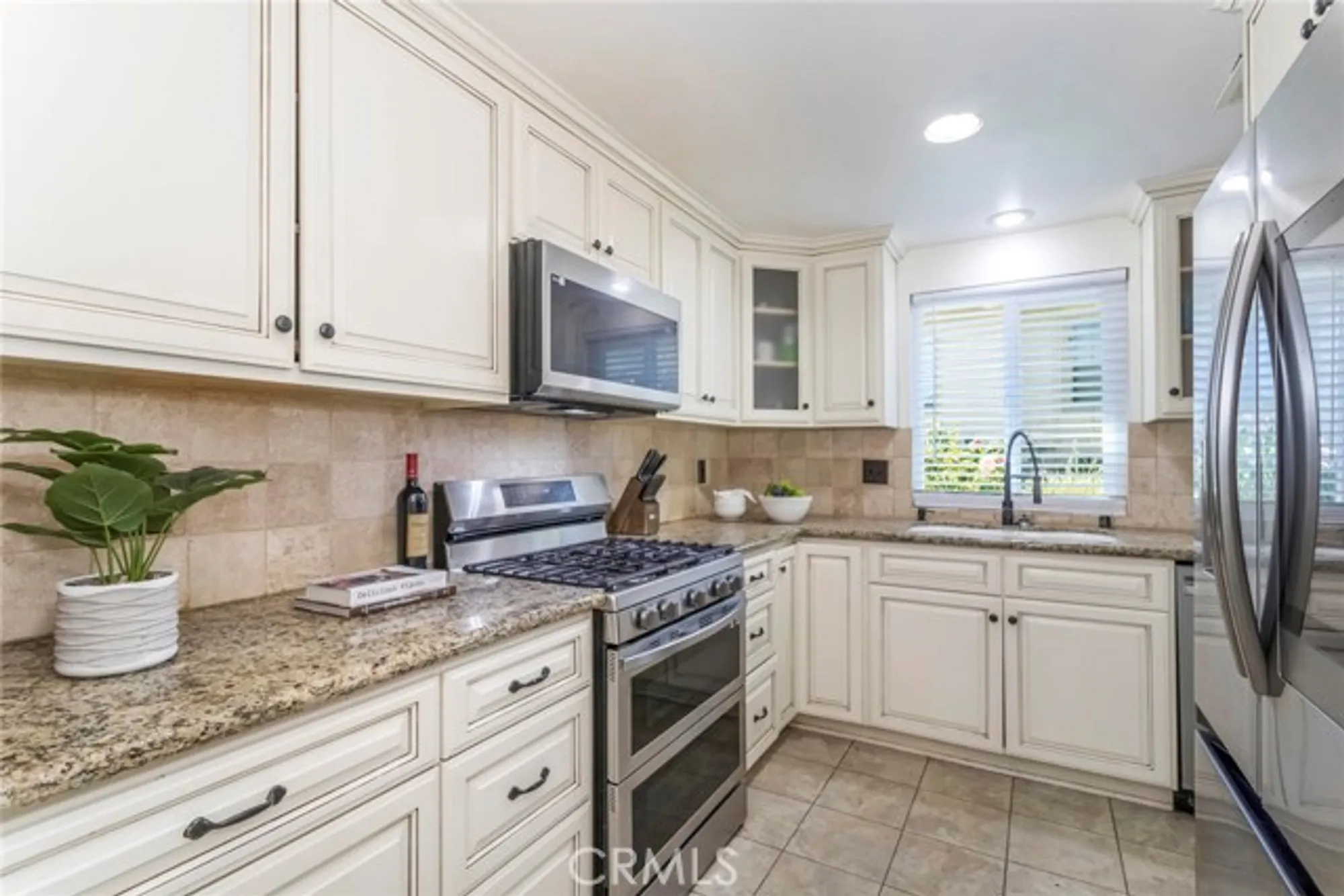 Property Slideshow image 13 of 59 | 26751 winsome cir, Newhall, CA, 91321