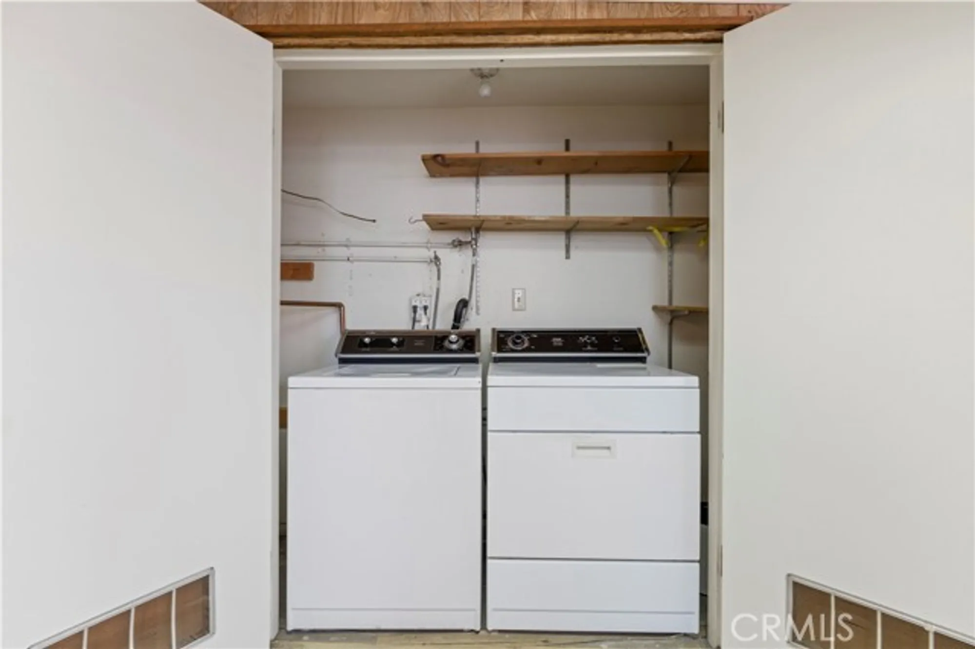 Property Slideshow image 12 of 34 | 26838 avenue of the oaks c, Newhall, CA, 91321