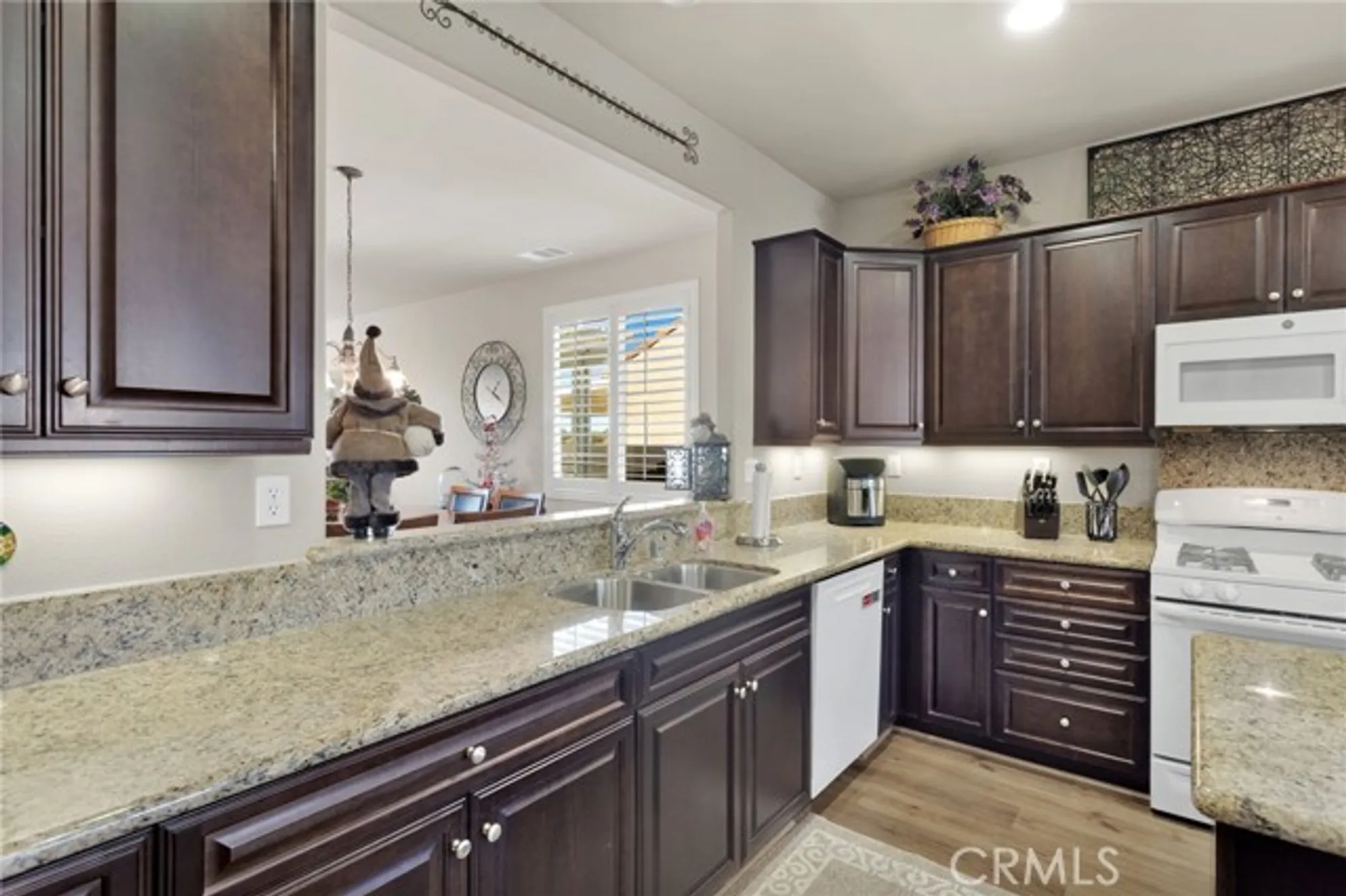 Property Slideshow image 14 of 54 | 10332 darby rd, Apple Valley, CA, 92308