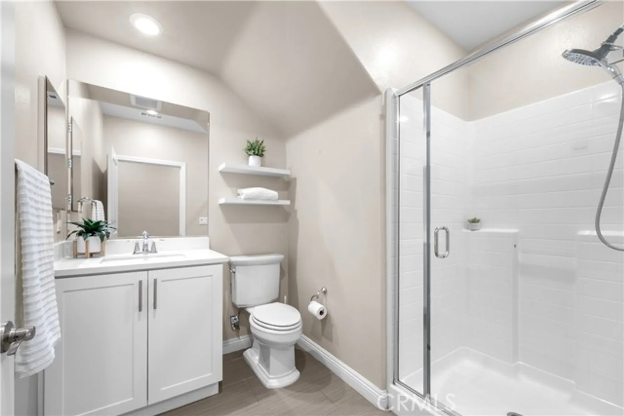 Property Slideshow image 20 of 34 | 20552 galloway dr, Santa Clarita, CA, 91350