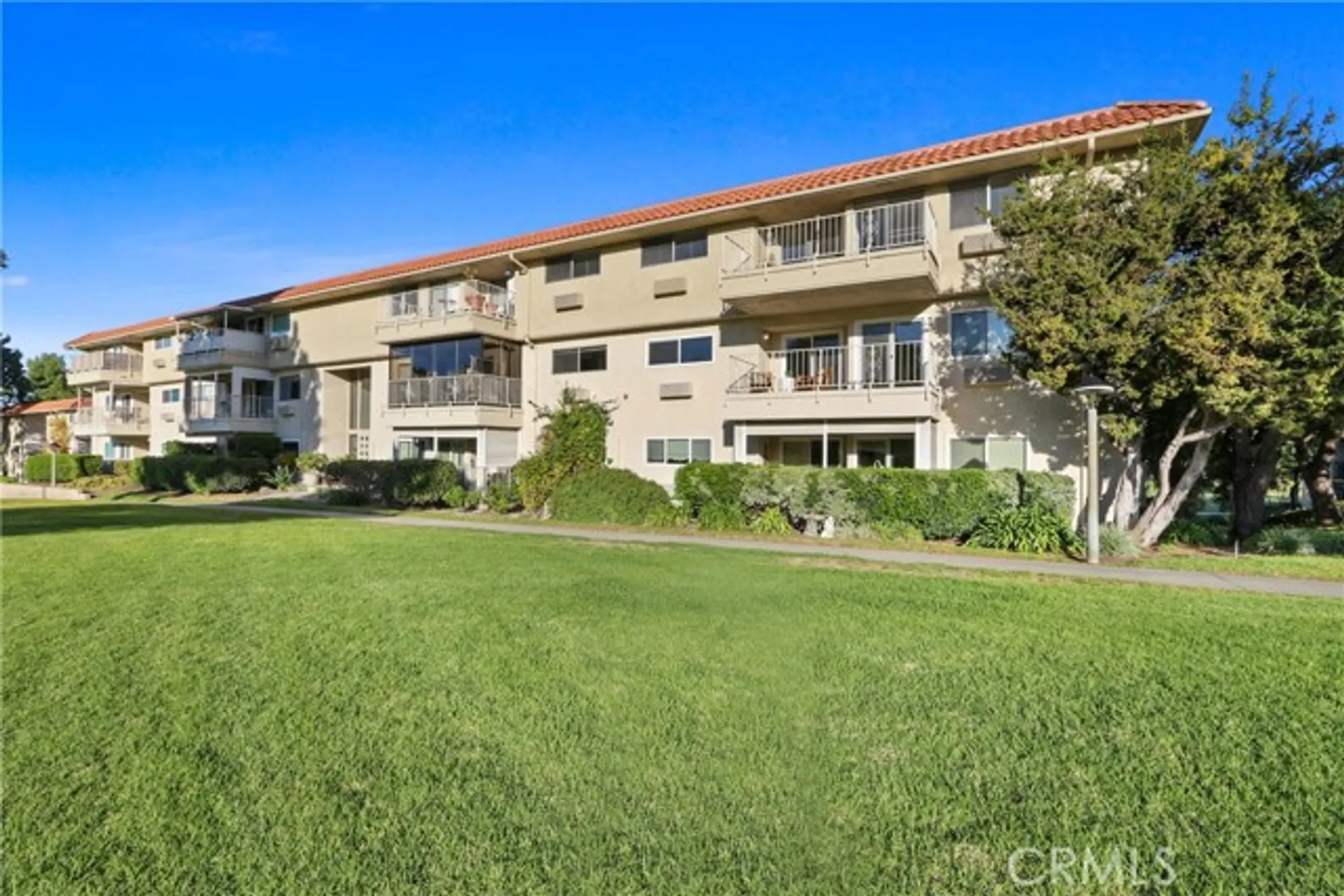 Property Slideshow image 19 of 20 | 2389 via mariposa 2e, Laguna Woods, CA, 92637