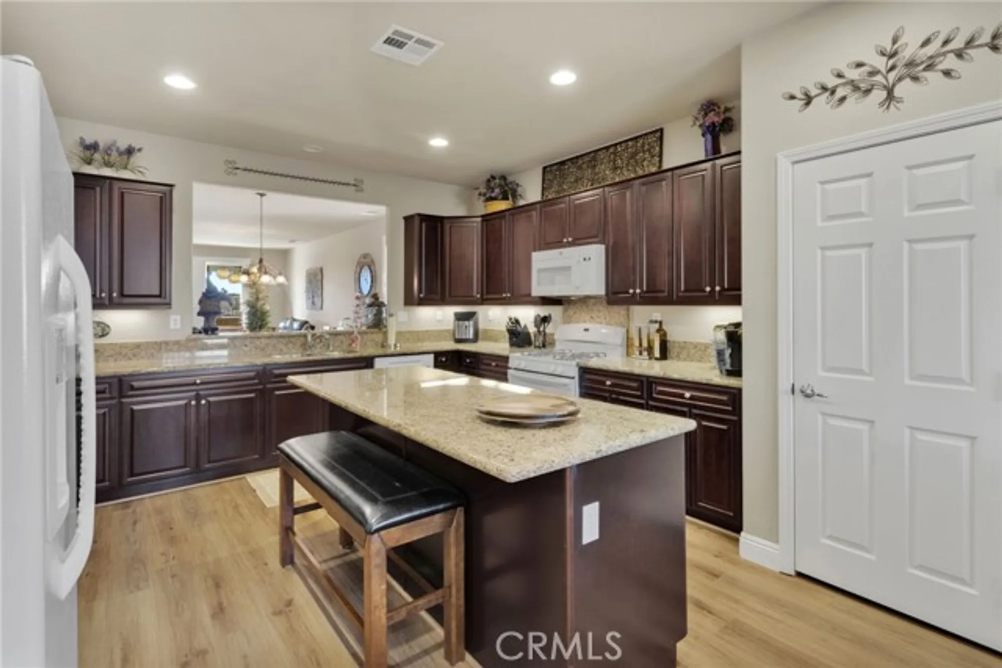 Property Slideshow image 18 of 54 | 10332 darby rd, Apple Valley, CA, 92308