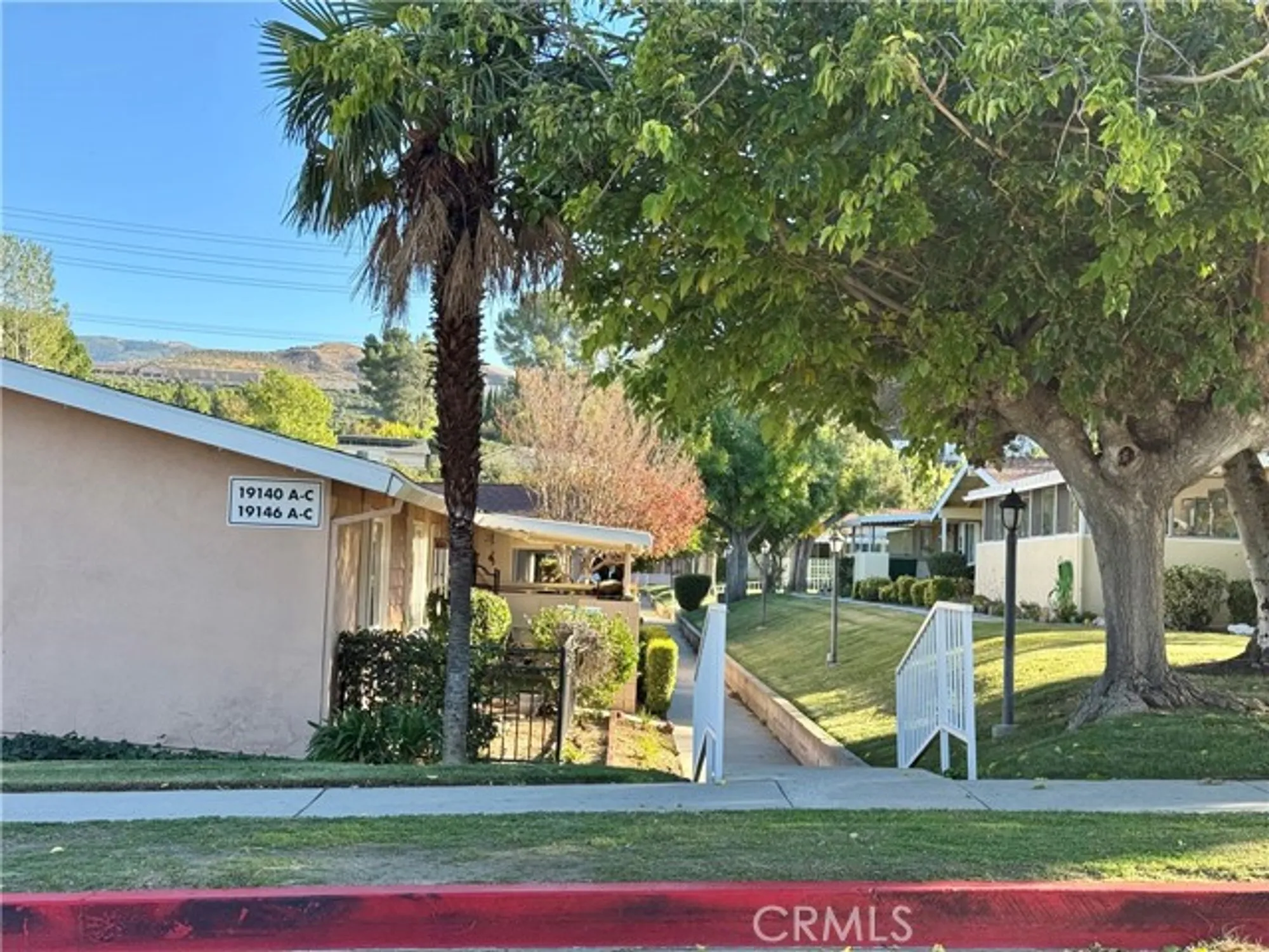 Property Slideshow image 9 of 13 | 19152 avenue of the oaks b, Newhall, CA, 91321