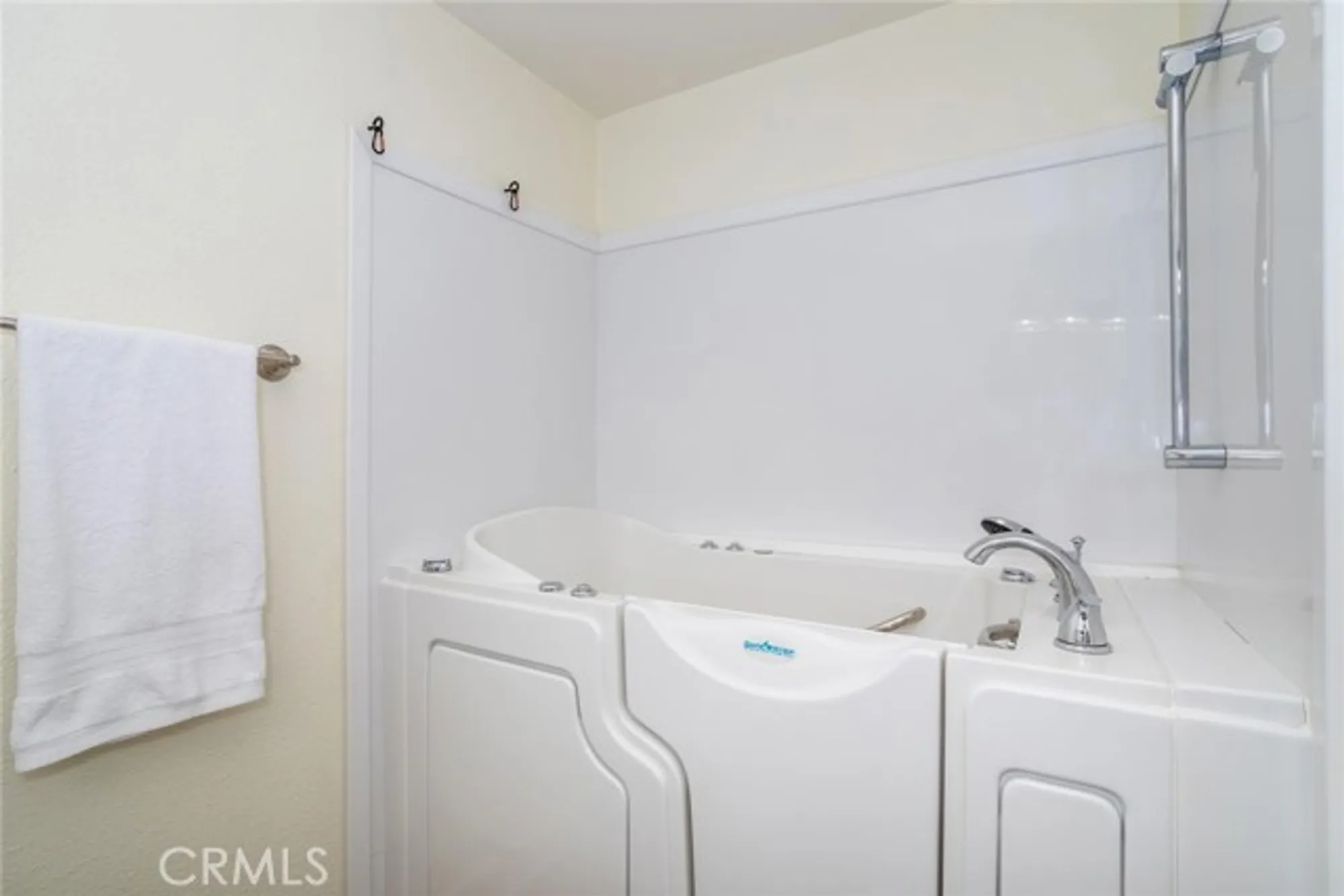 Property Slideshow image 21 of 59 | 26751 winsome cir, Newhall, CA, 91321