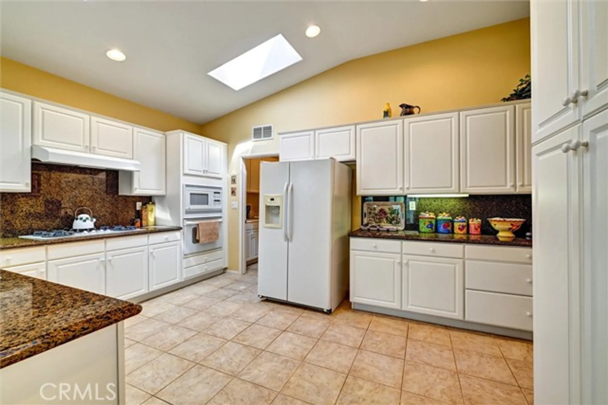 Property Slideshow image 13 of 34 | 39946 via graziana, Murrieta, CA, 92562