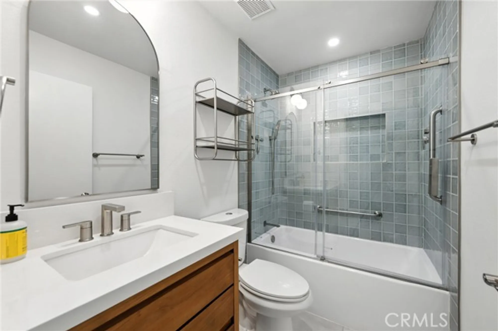 Property Slideshow image 13 of 19 | 3935 san ramon dr, Oceanside, CA, 92057