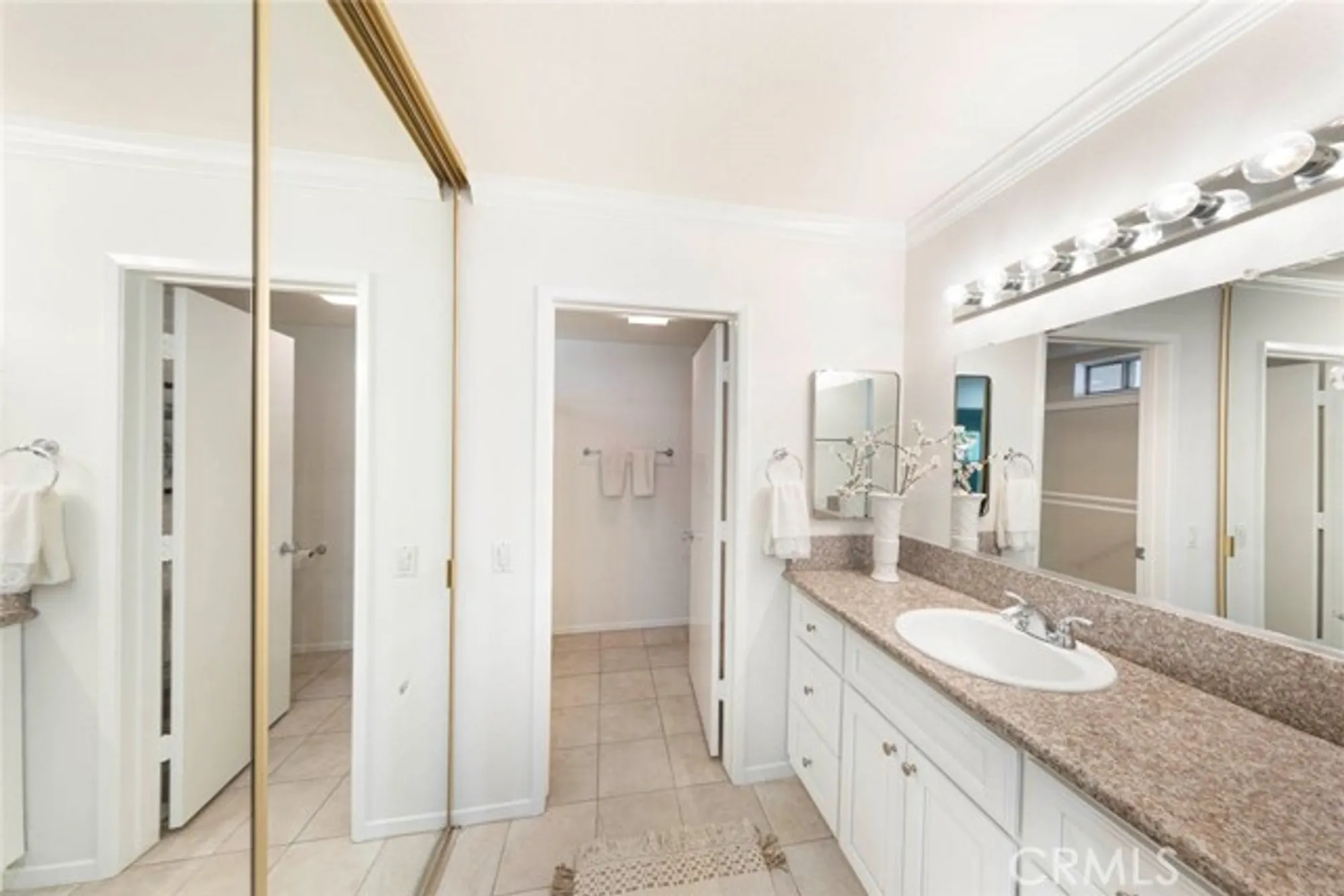 Property Slideshow image 9 of 21 | 2370 via mariposa 1b, Laguna Woods, CA, 92637