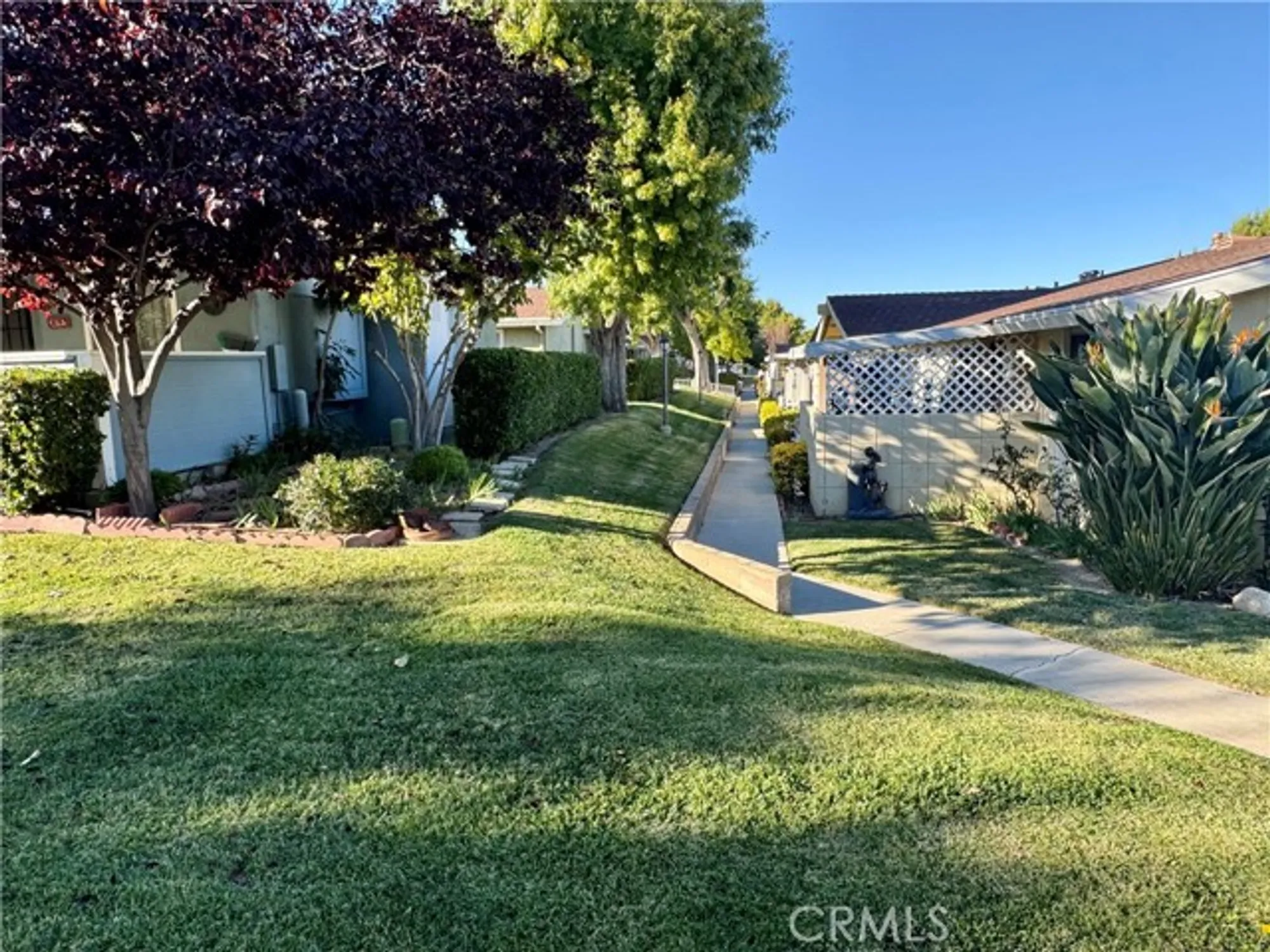 Property Slideshow image 7 of 13 | 19152 avenue of the oaks b, Newhall, CA, 91321