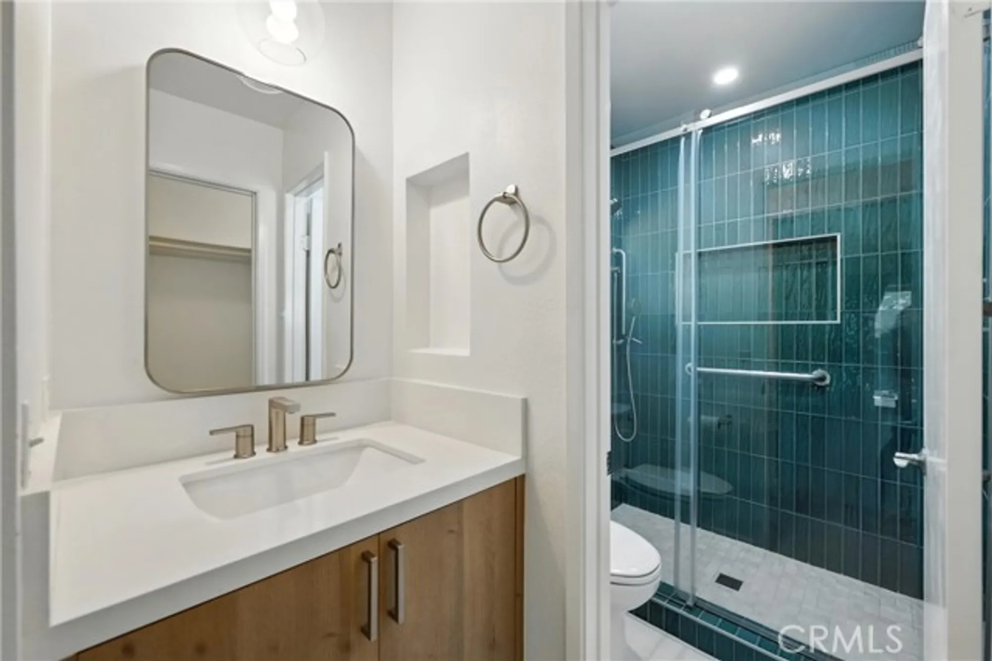 Property Slideshow image 14 of 19 | 3935 san ramon dr, Oceanside, CA, 92057