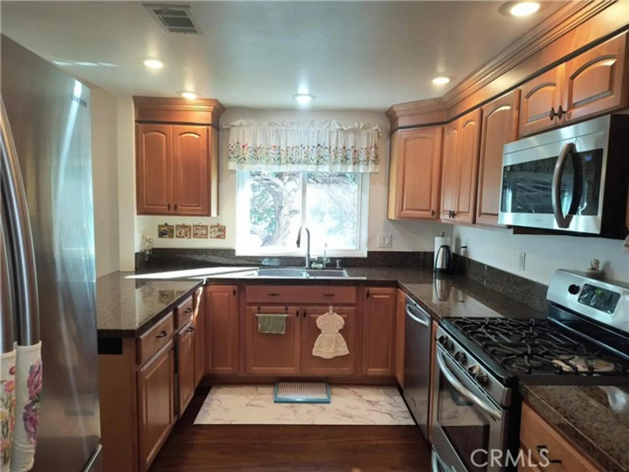 Property Slideshow image 12 of 14 | 19335 oak crossing rd, Newhall, CA, 91321