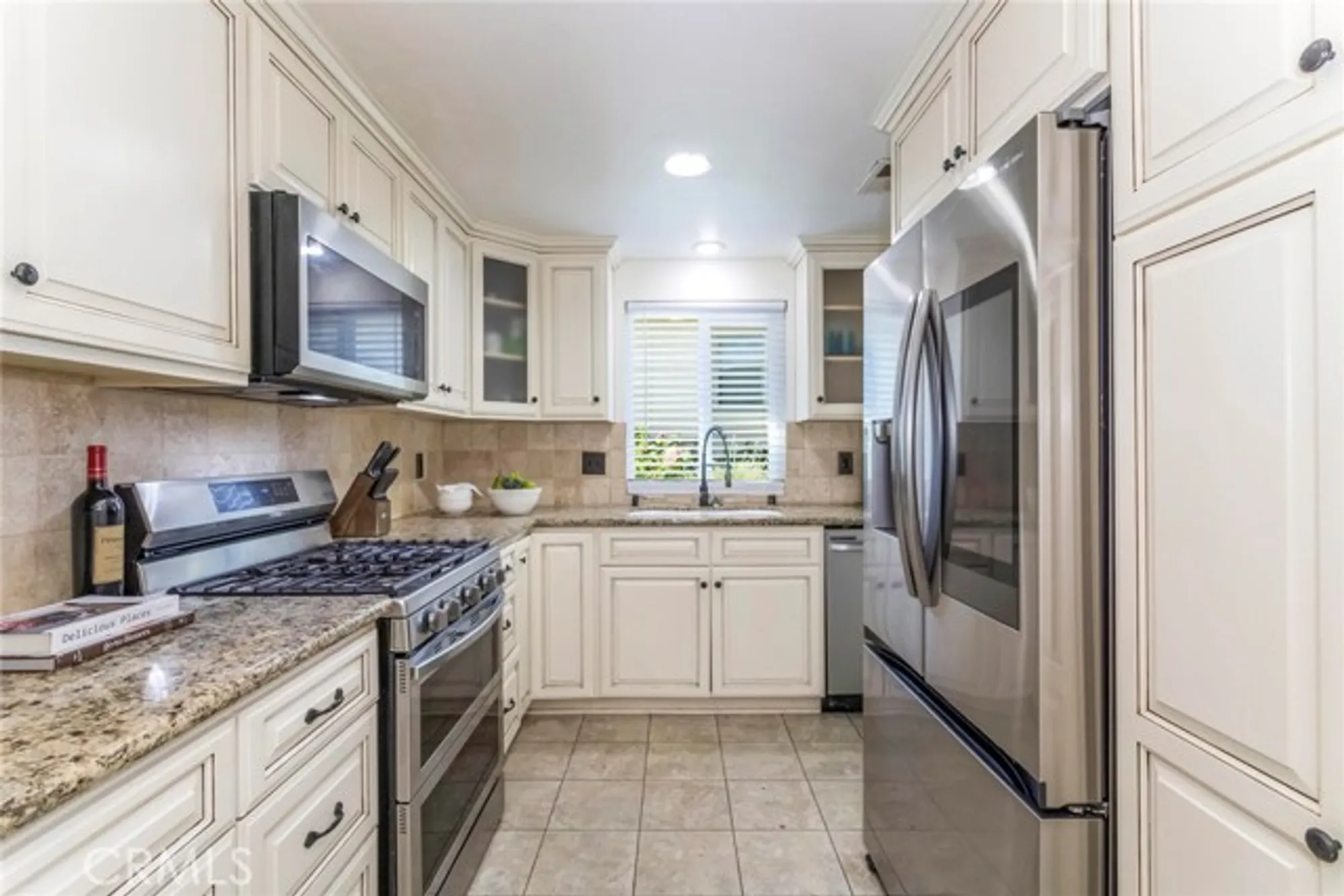 Property Slideshow image 14 of 59 | 26751 winsome cir, Newhall, CA, 91321