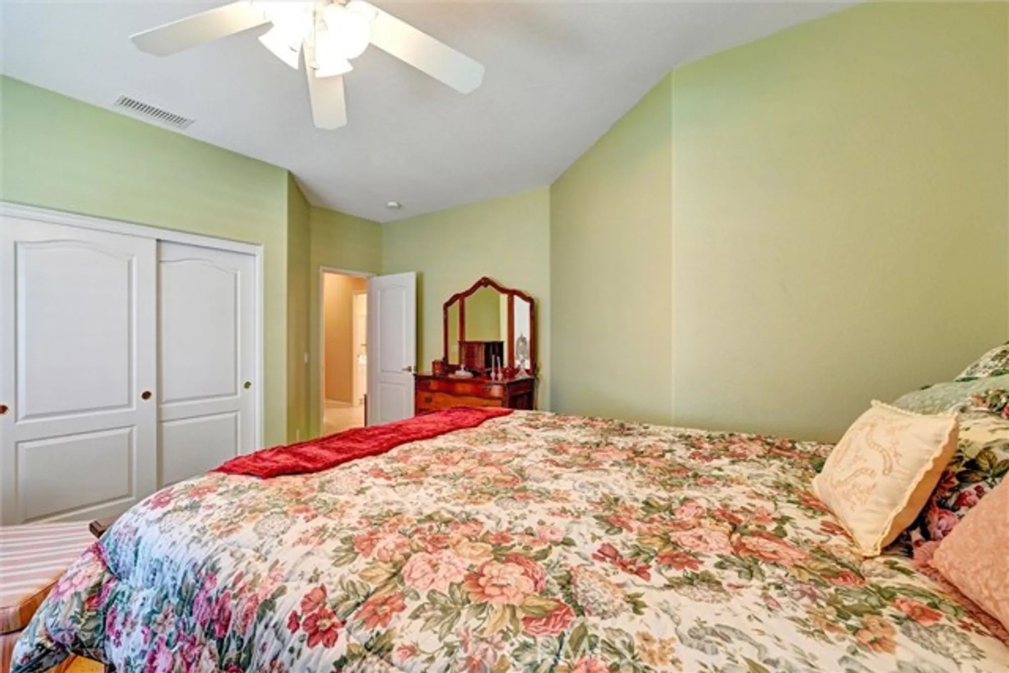 Property Slideshow image 31 of 34 | 39946 via graziana, Murrieta, CA, 92562