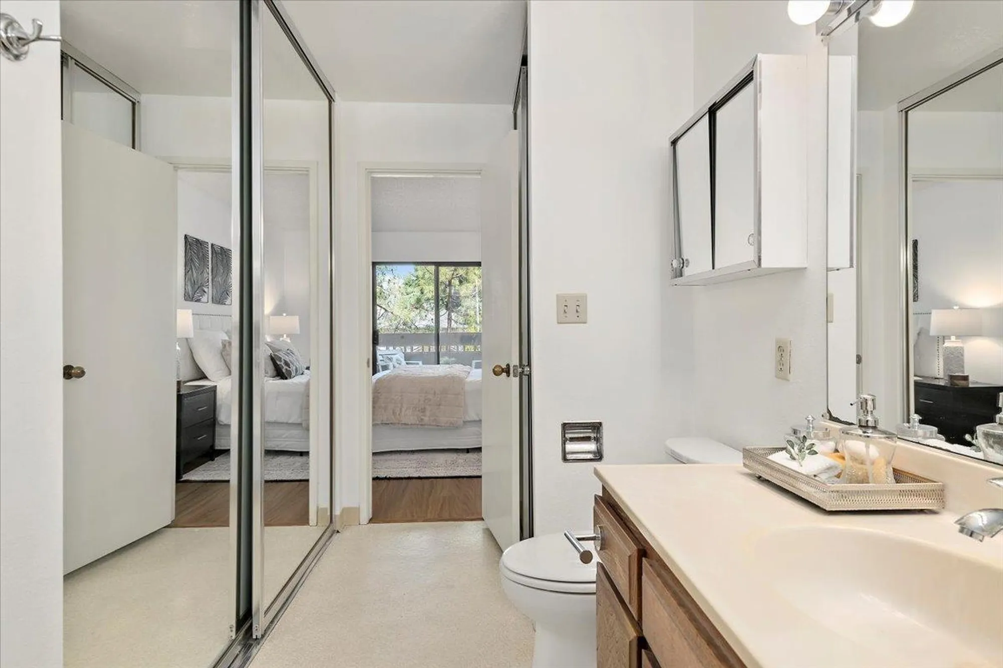 Property Slideshow image 13 of 24 | 2140 santa cruz ave, Menlo Park, CA, 94025