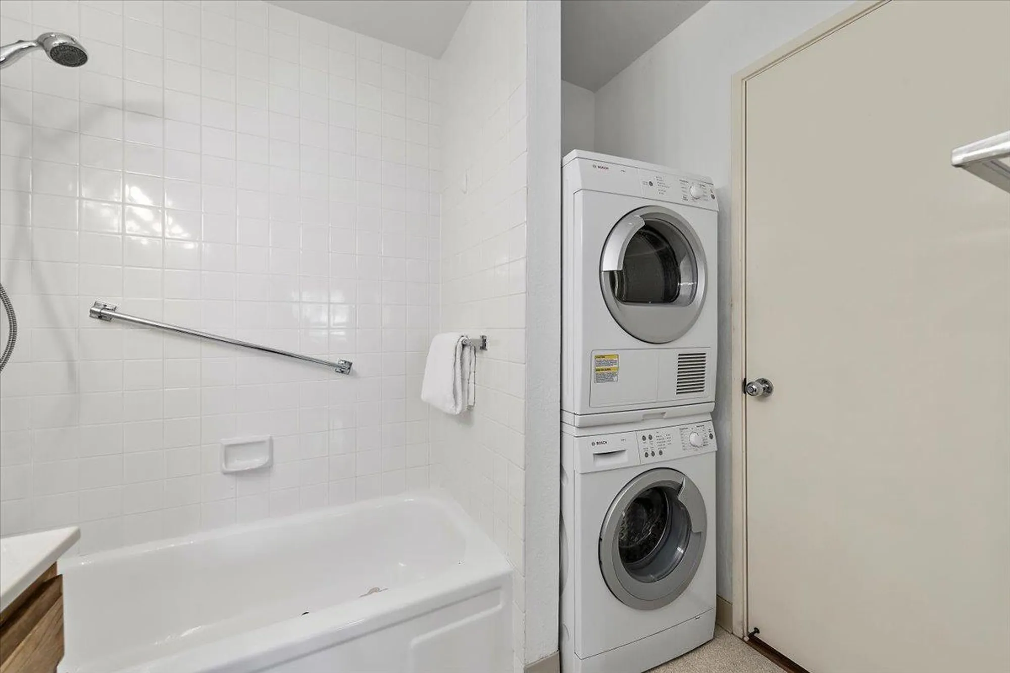 Property Slideshow image 14 of 24 | 2140 santa cruz ave, Menlo Park, CA, 94025