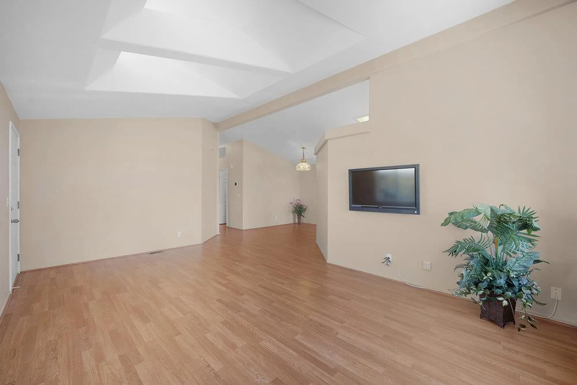 Property Slideshow image 4 of 31 | 97 melody ln # 97, Morgan Hill, CA, 95037