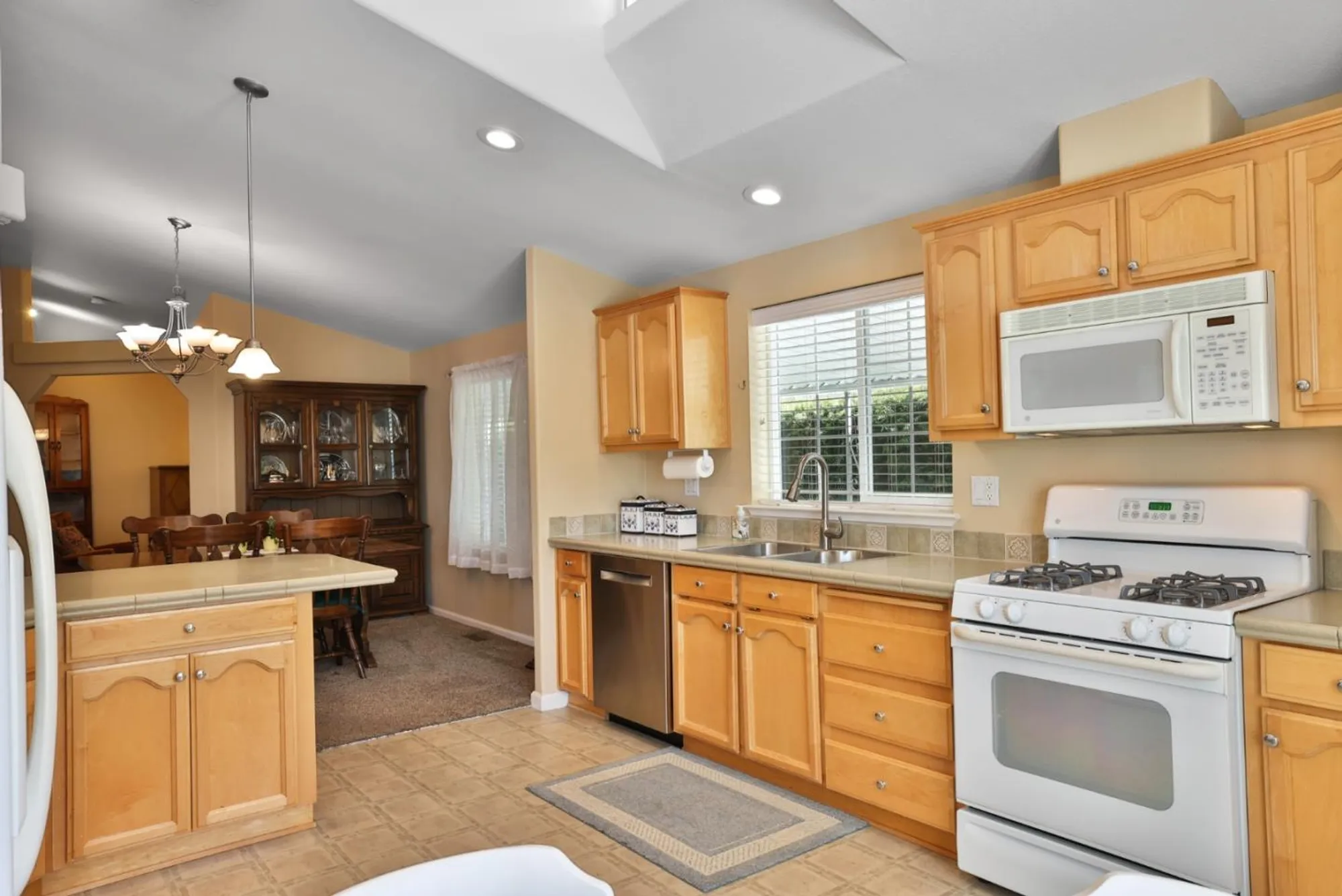 Property Slideshow image 8 of 35 | 42 dewey cir # 42, Morgan Hill, CA, 95037