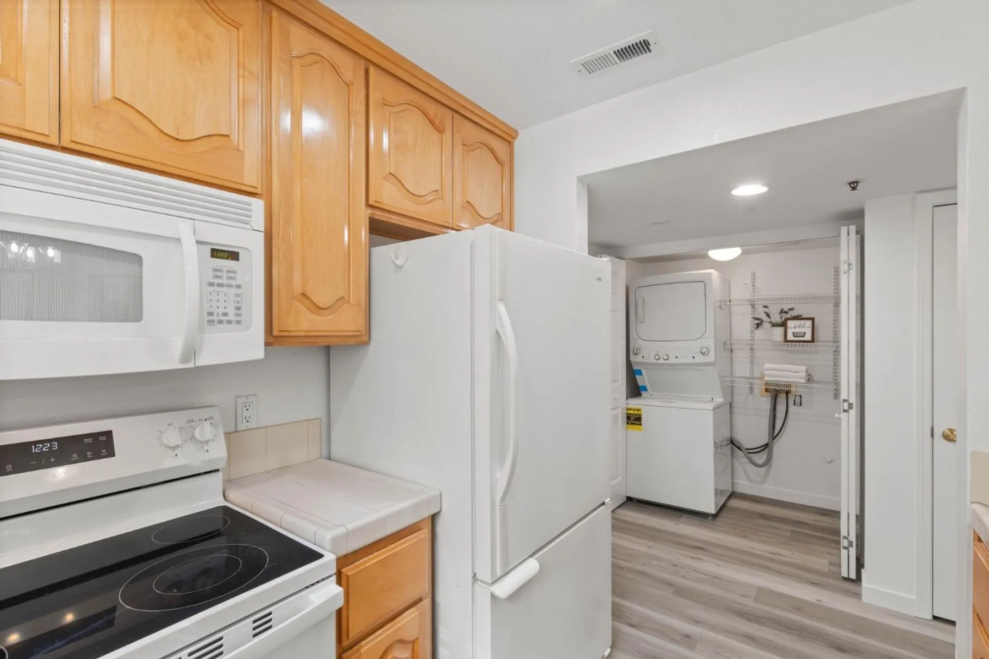 Property Slideshow image 9 of 37 | 576 w parr ave 1, Los Gatos, CA, 95032