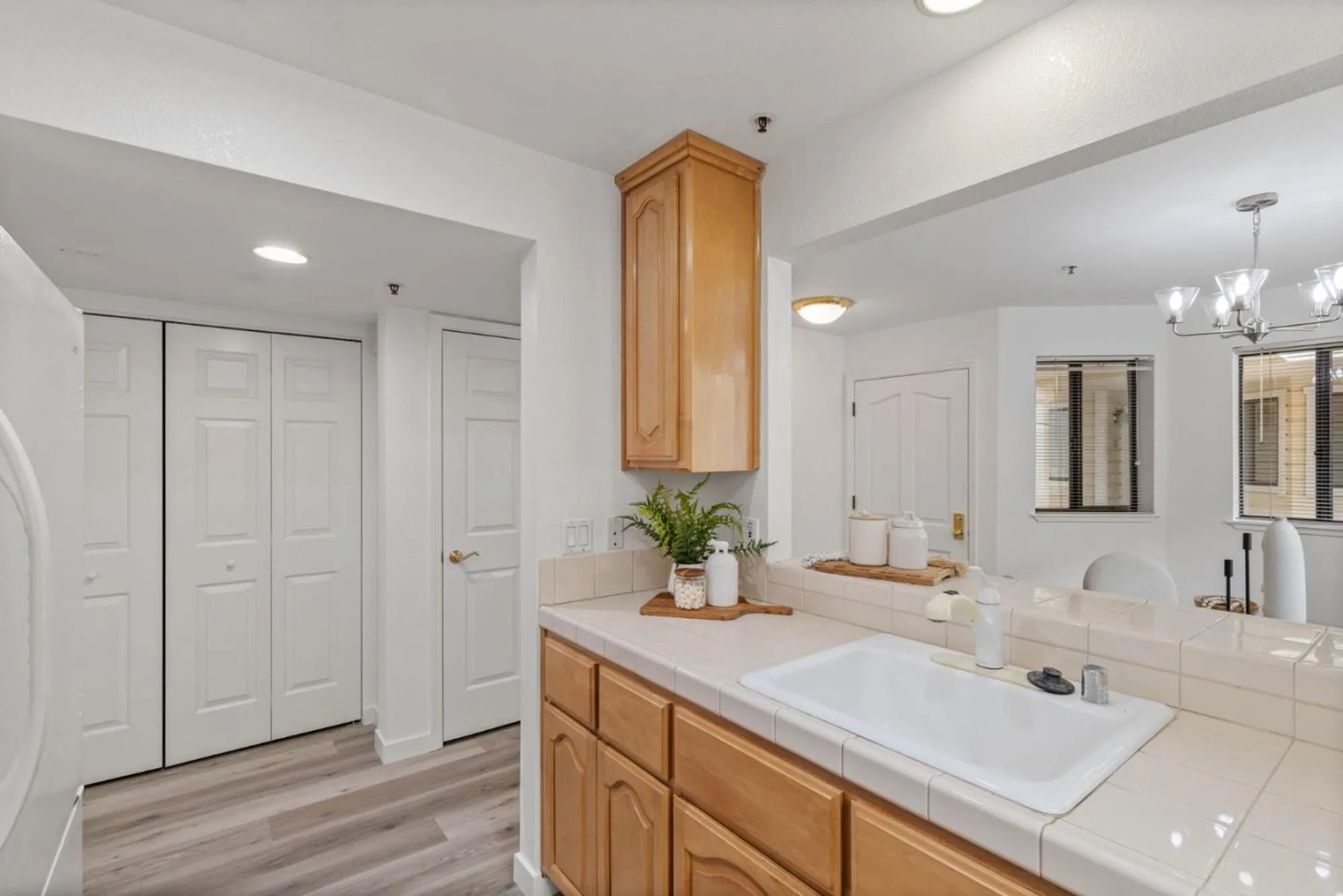 Property Slideshow image 10 of 37 | 576 w parr ave 1, Los Gatos, CA, 95032