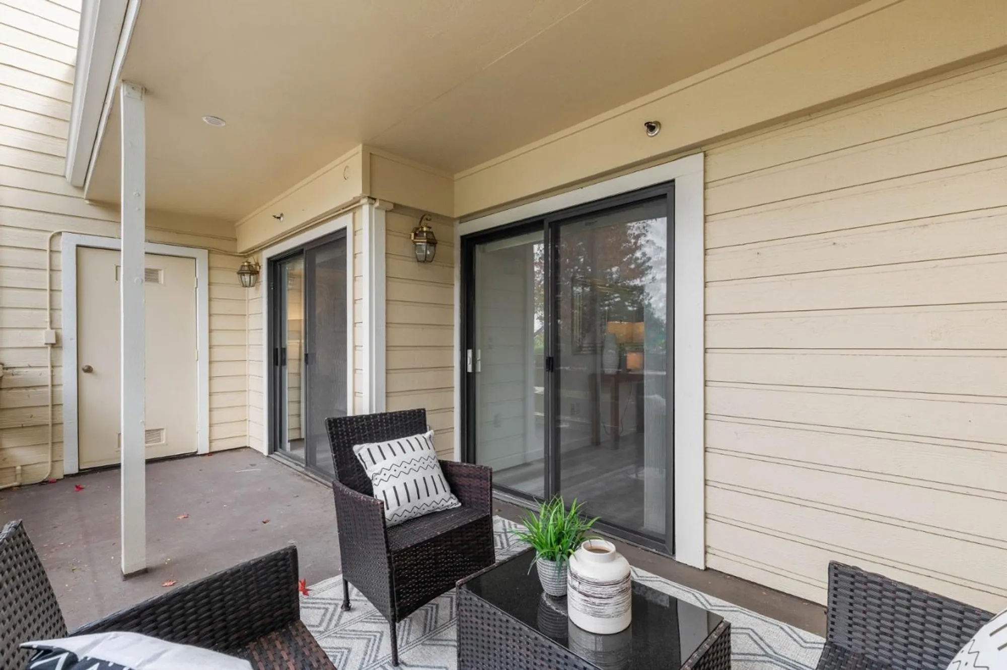 Property Slideshow image 19 of 37 | 576 w parr ave 1, Los Gatos, CA, 95032