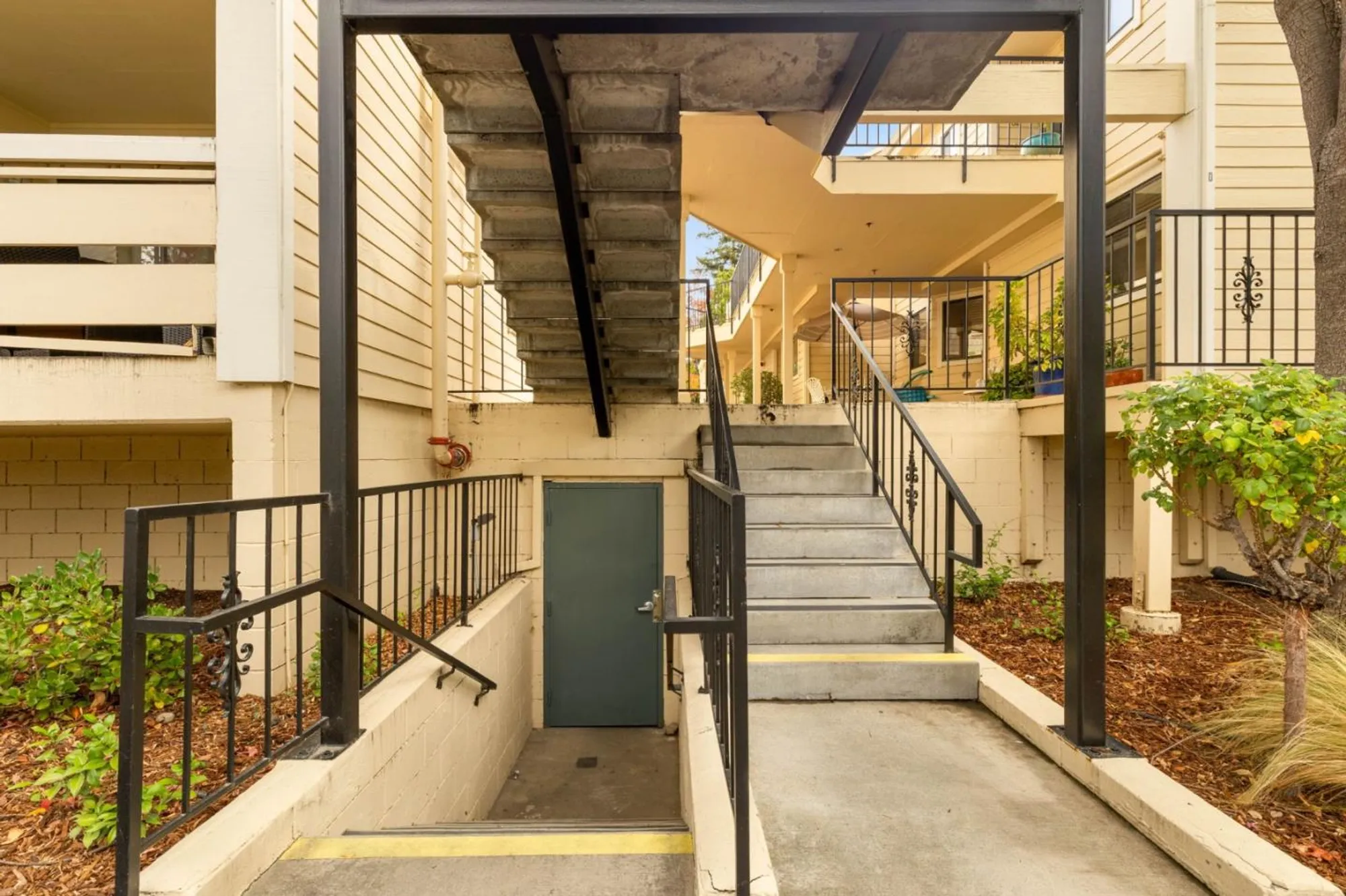 Property Slideshow image 24 of 37 | 576 w parr ave 1, Los Gatos, CA, 95032