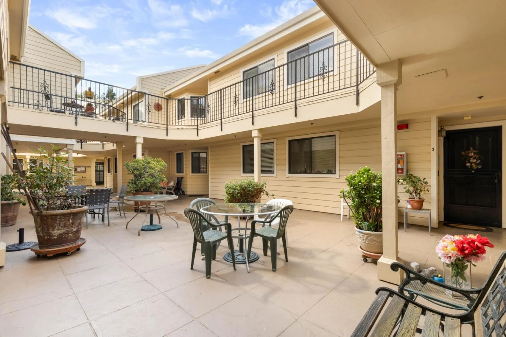Property Slideshow image 26 of 37 | 576 w parr ave 1, Los Gatos, CA, 95032