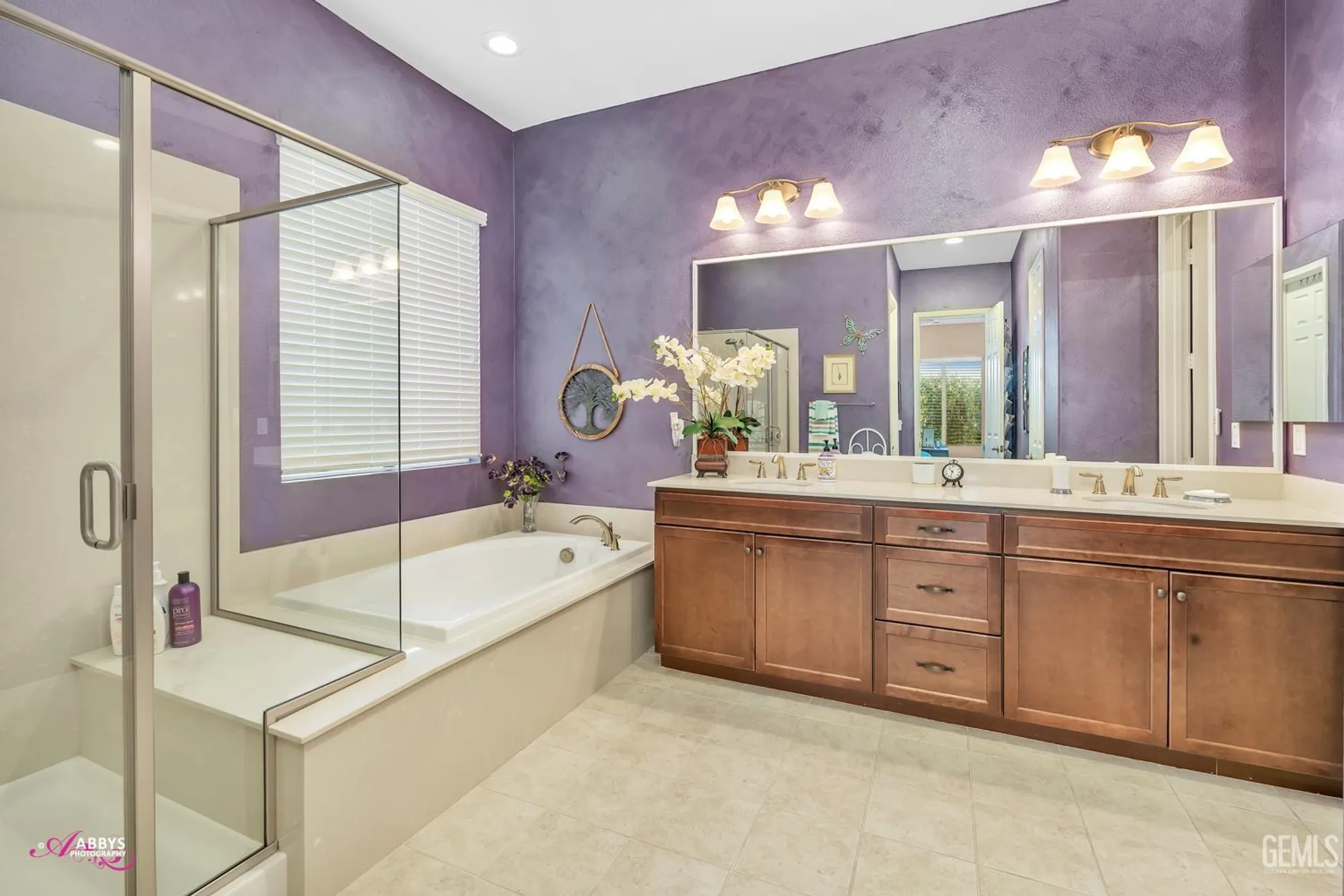 Property Slideshow image 17 of 50 | 9803 petersburg pl, Bakersfield, CA, 93306