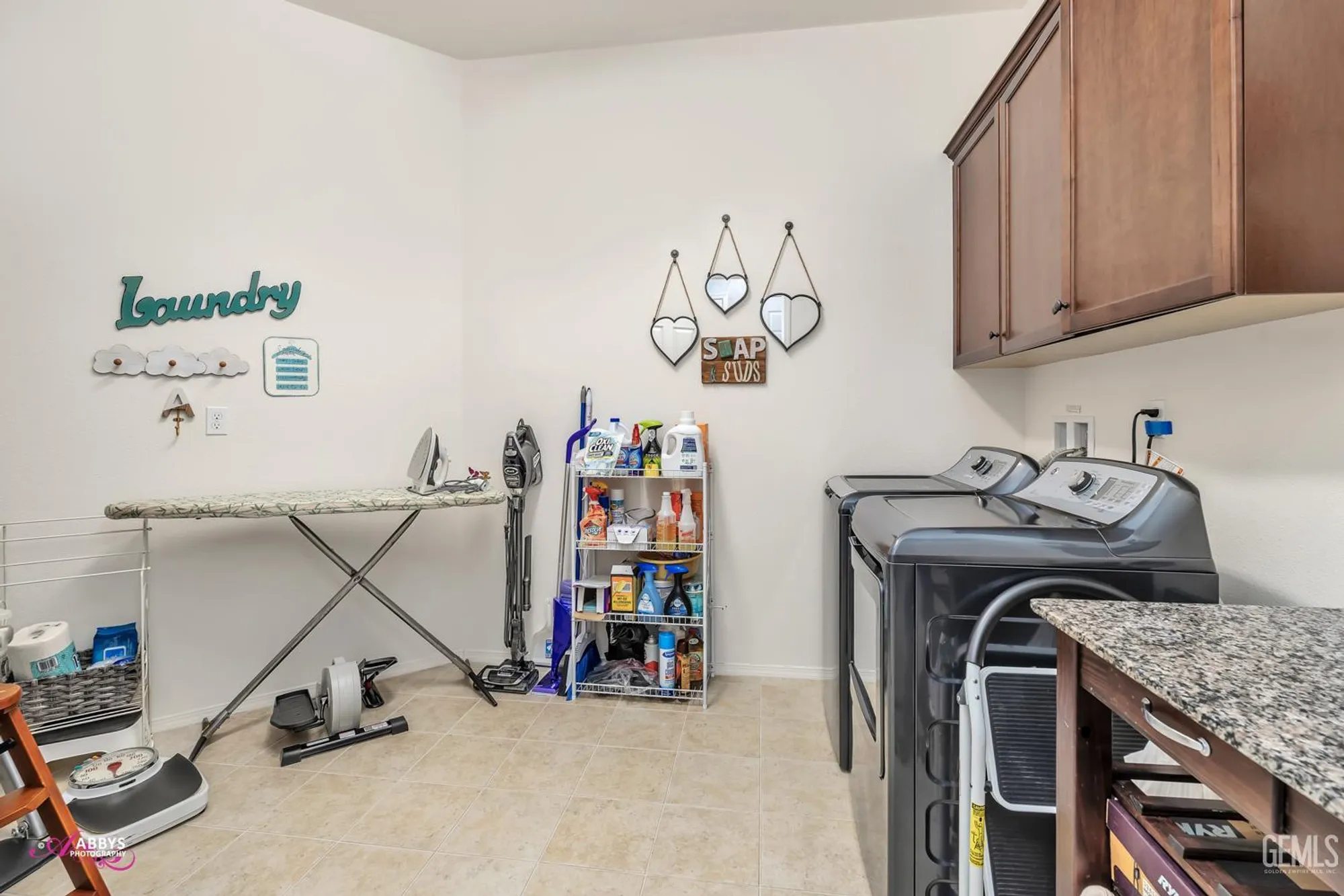 Property Slideshow image 21 of 50 | 9803 petersburg pl, Bakersfield, CA, 93306