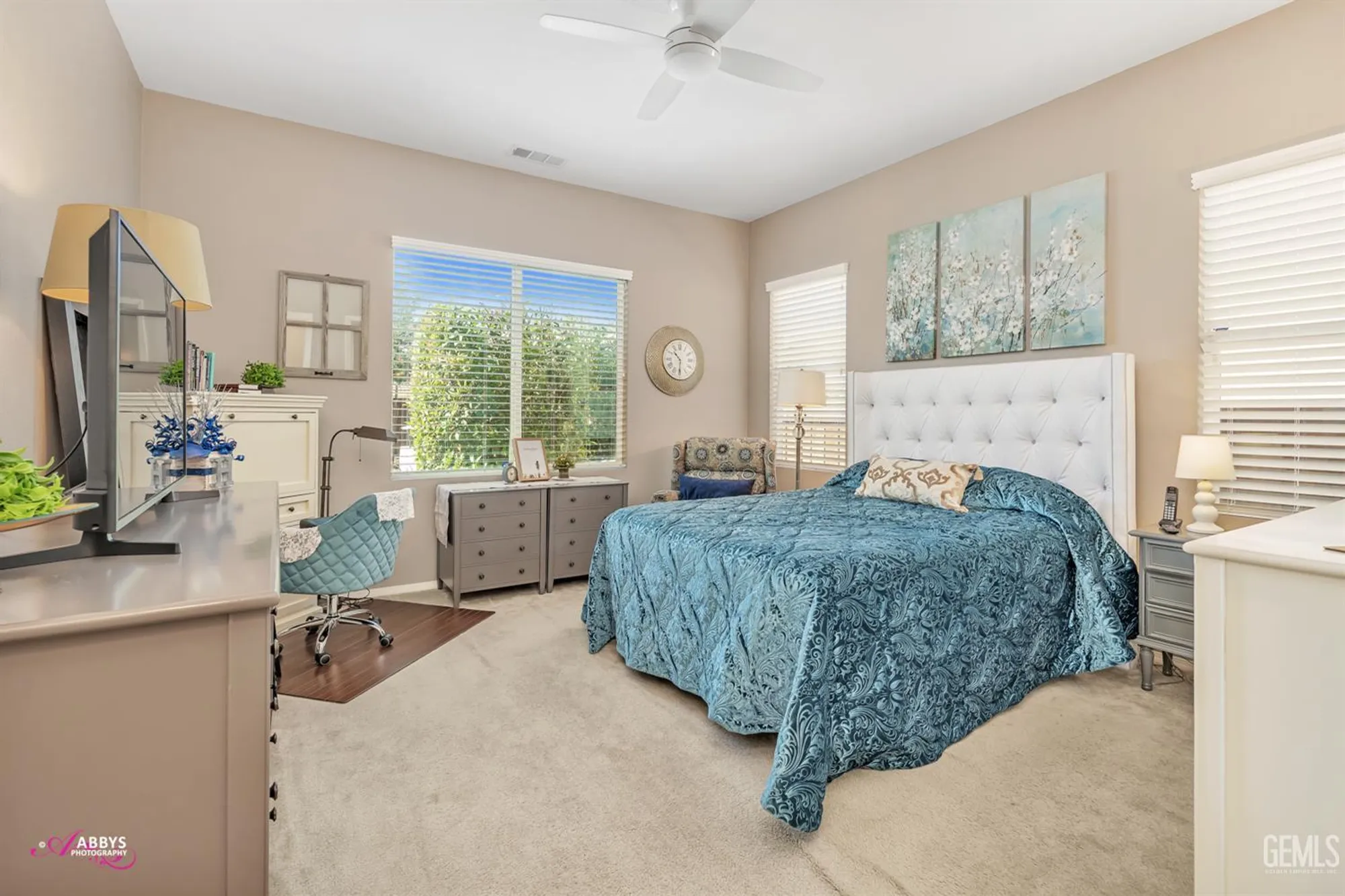 Property Slideshow image 16 of 50 | 9803 petersburg pl, Bakersfield, CA, 93306