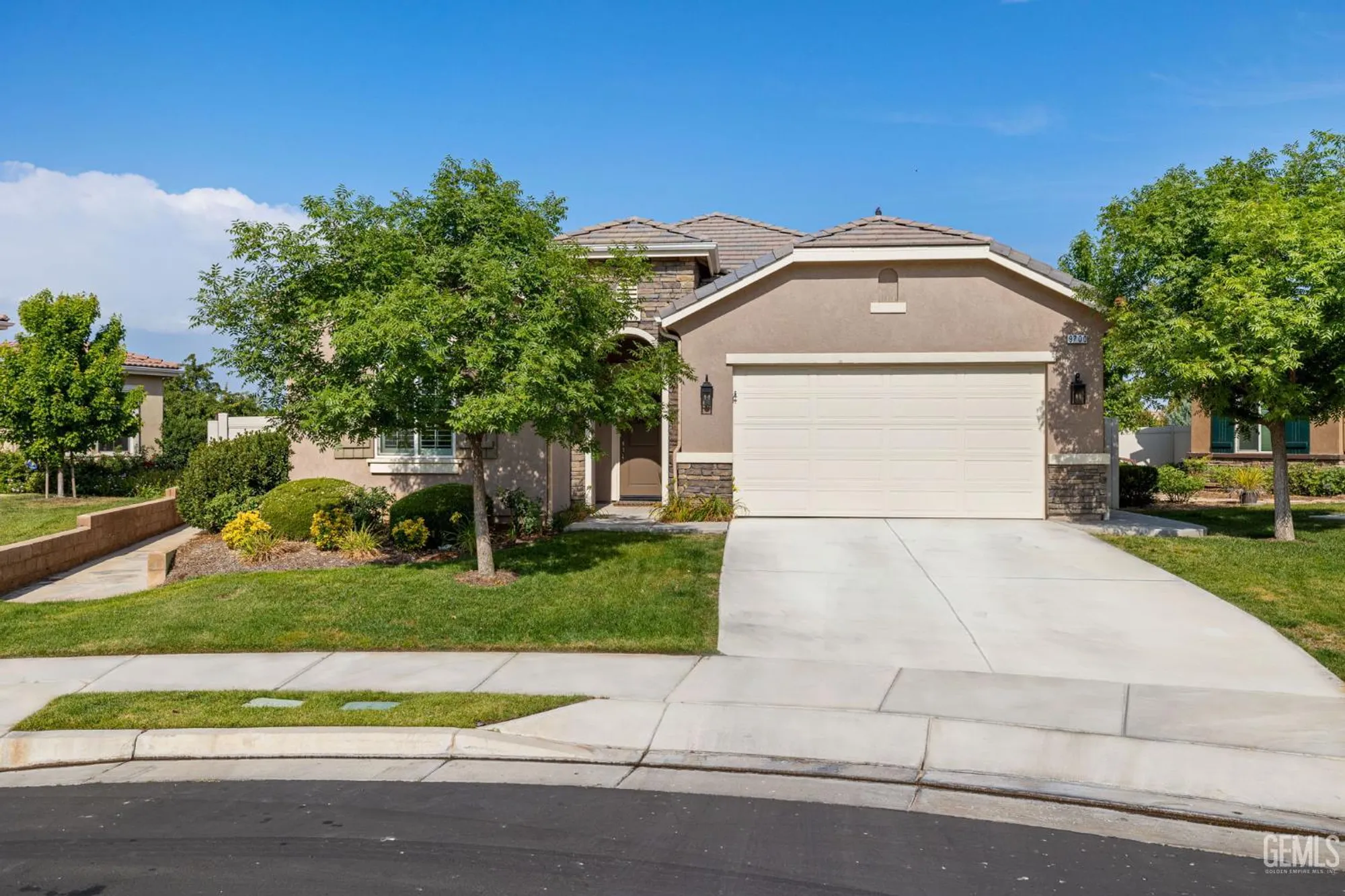 Property Slideshow image 2 of 55 | 9700 kingsport pl, Bakersfield, CA, 93306